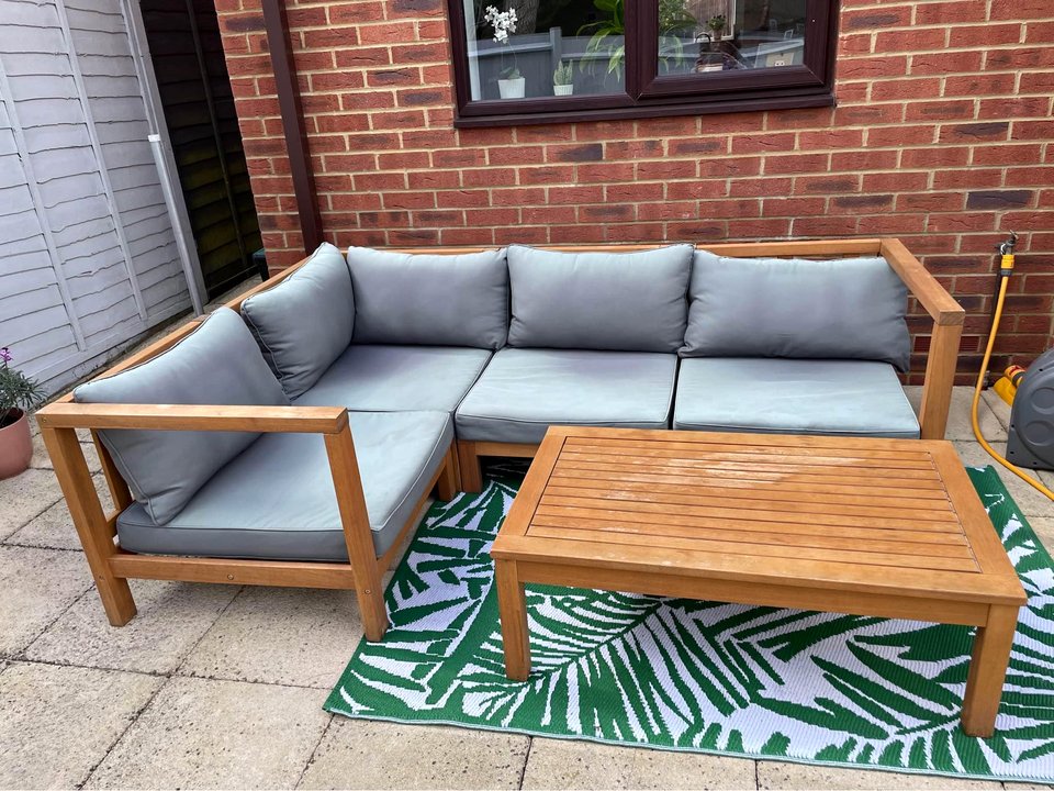 Garden corner sofa, coffee table & furniture cover