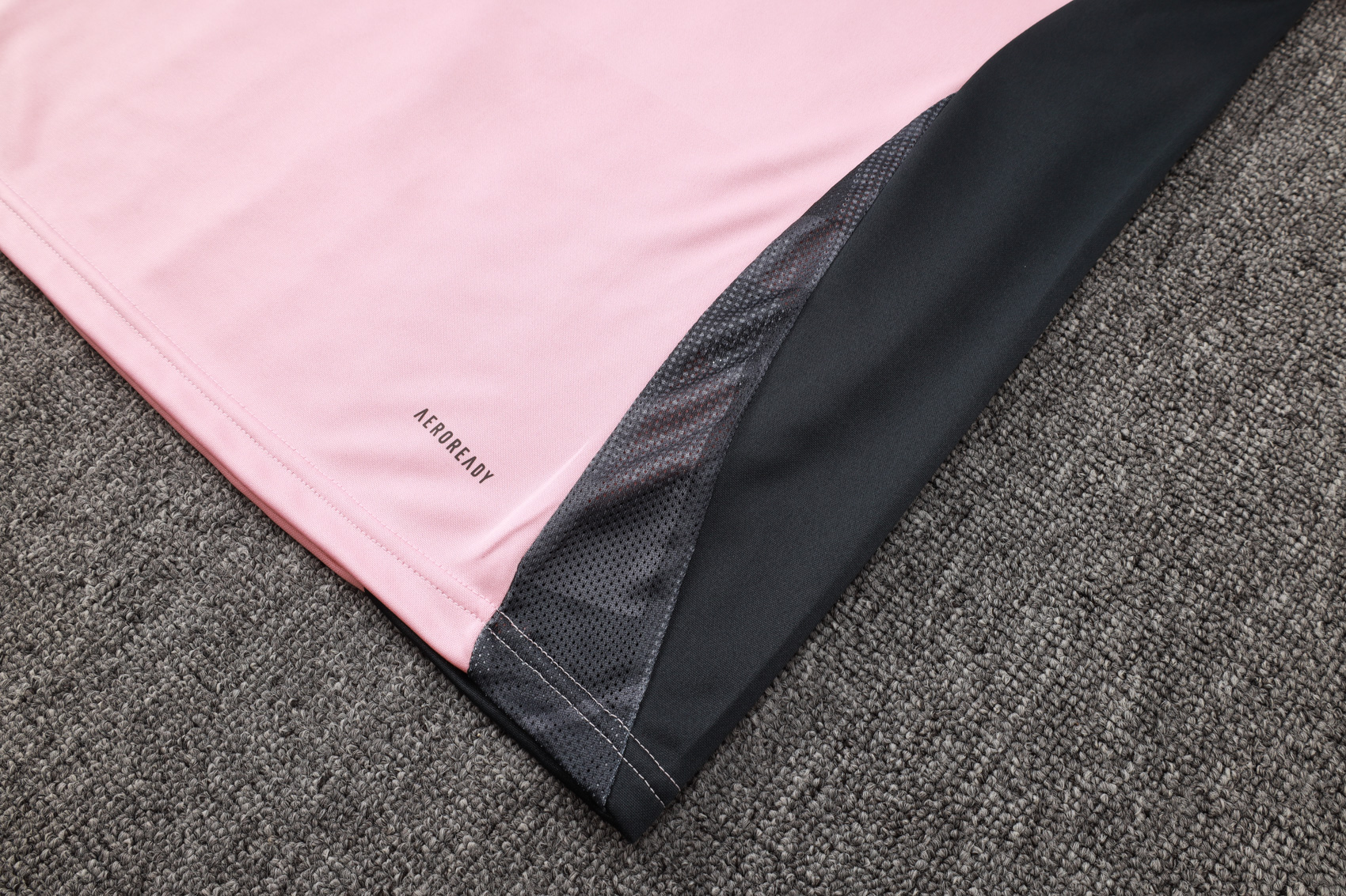 2024/2025 Real Madrid Pink Adult Half Zip Training Kit (Adult Kit)