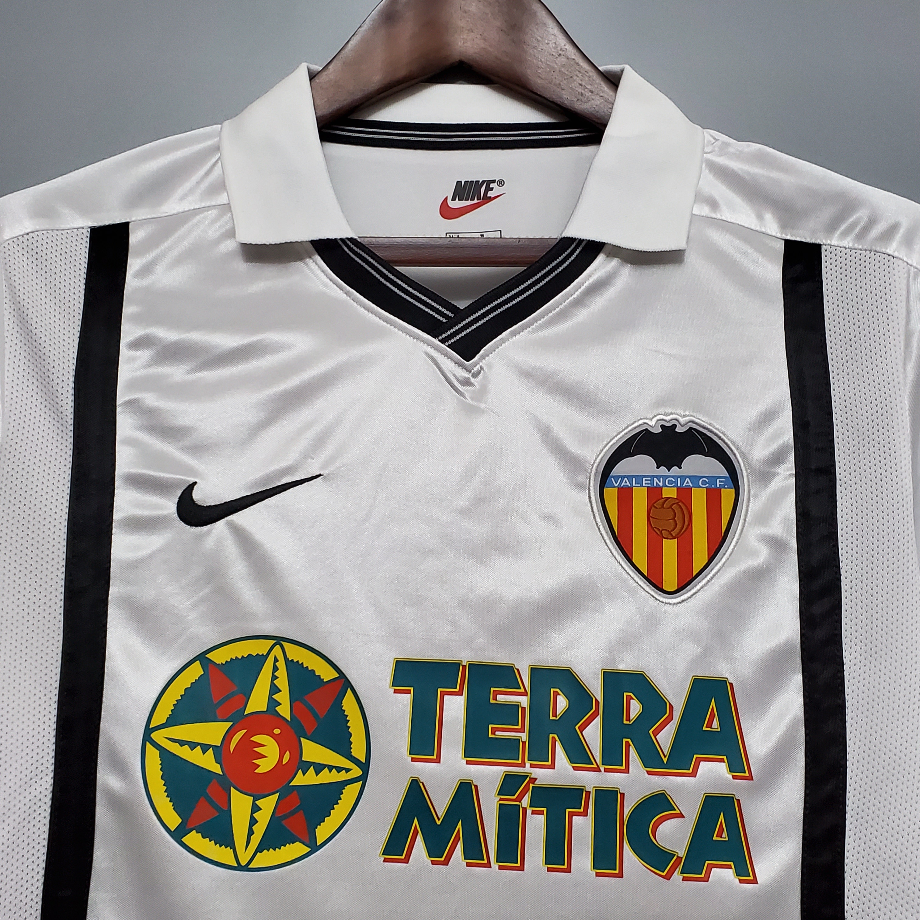 2001 Valencia Home Retro Football Shirt