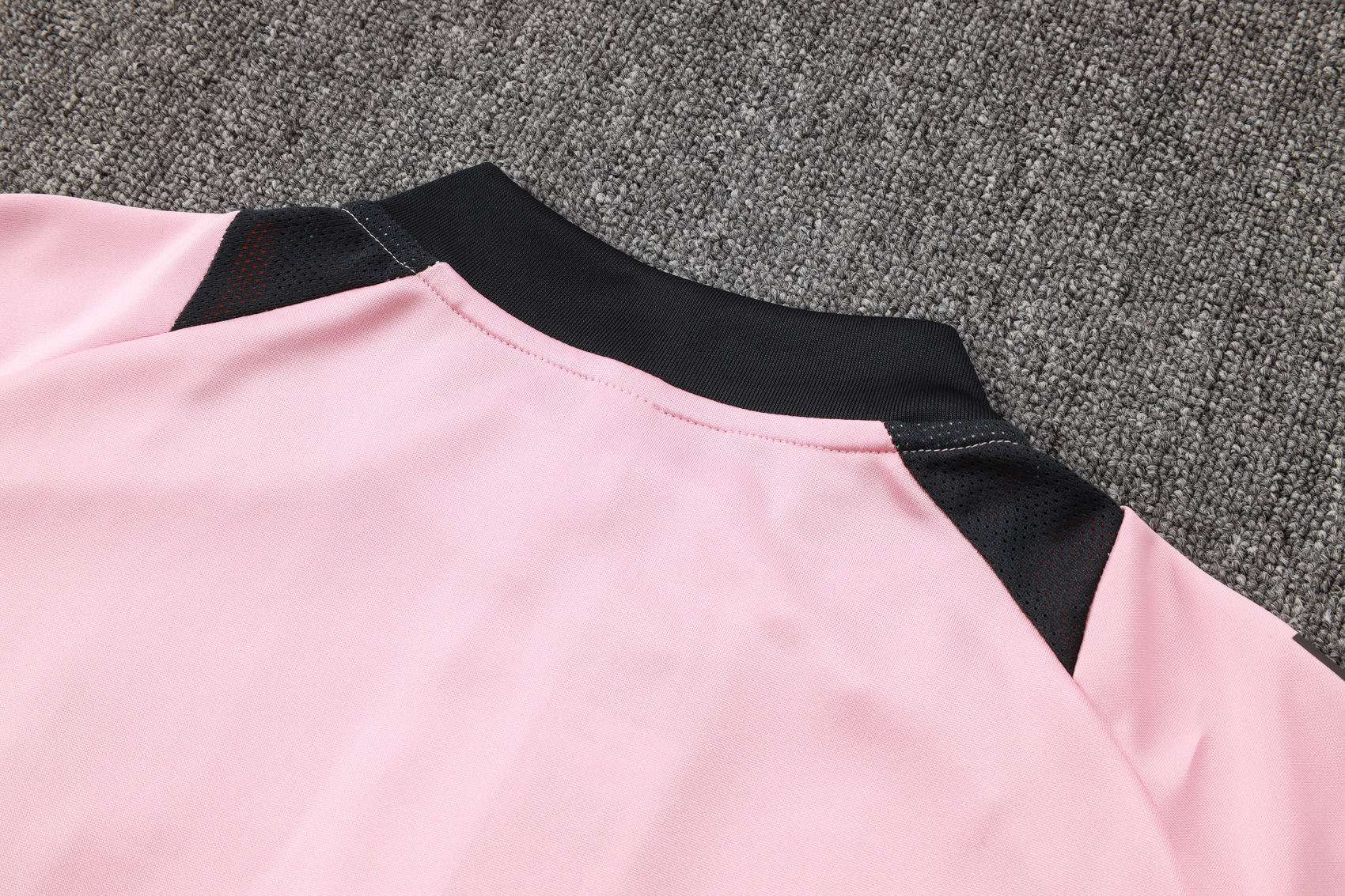 2024/2025 Real Madrid Pink Adult Half Zip Training Kit (Adult Kit)