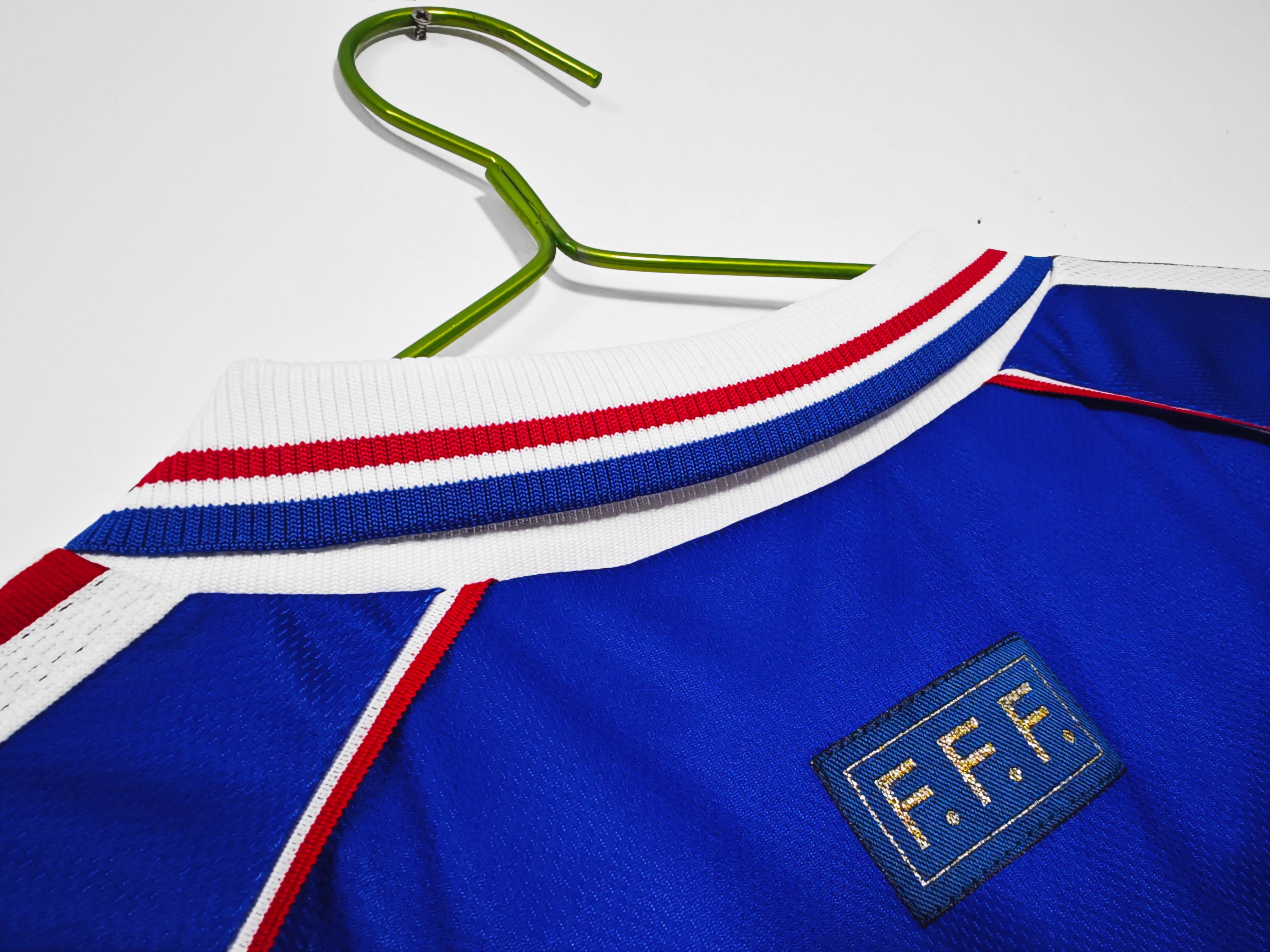1998 France Away Retro Football Shirt （No English Edition）