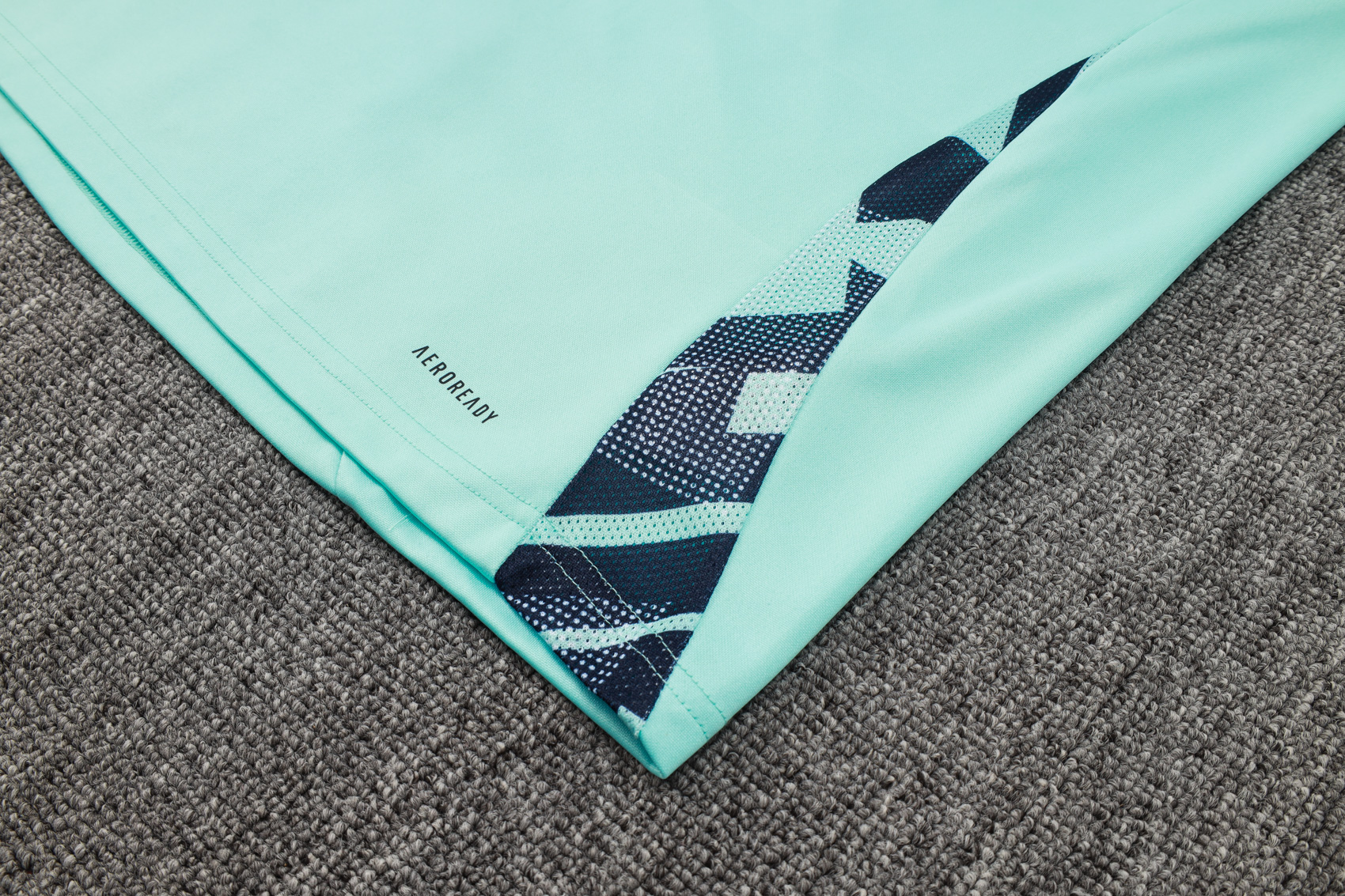 2024/2025 Real Madrid Light Green Adult Half Zip Training Kit (Adult Kit)