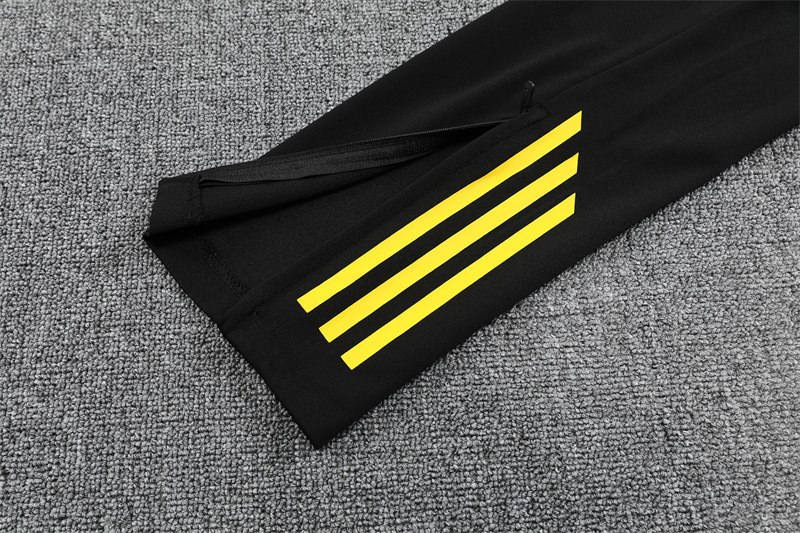 25/26 Manchester United black Half Zip Training Kit (Adult Kids Kit)