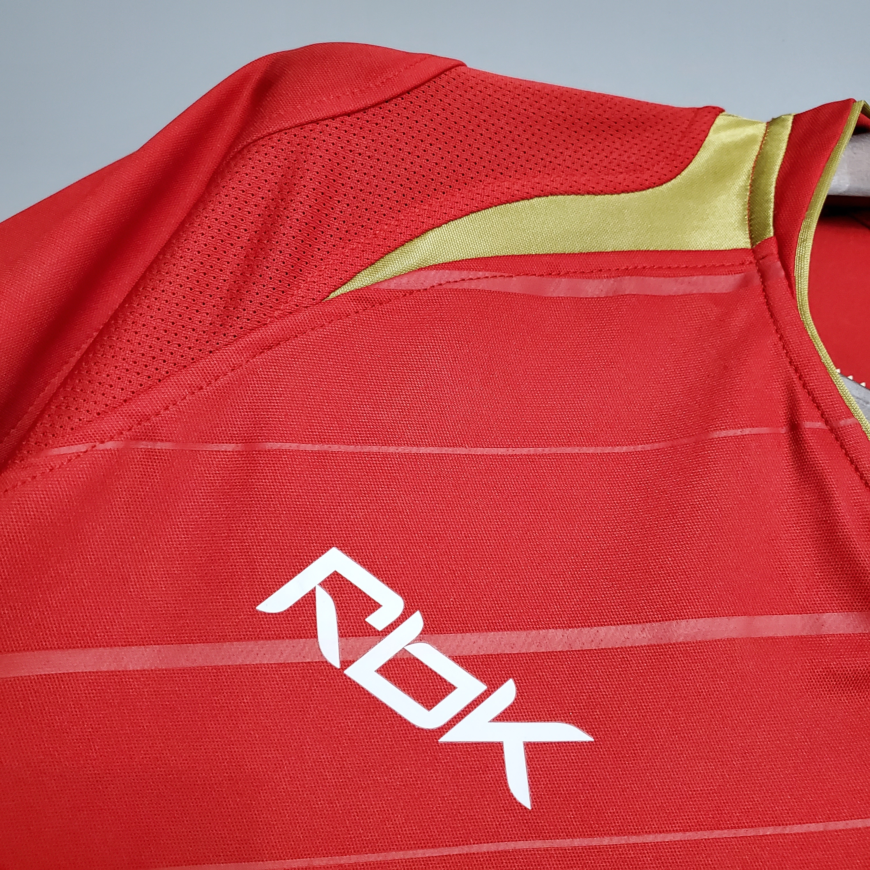 2004/2005 Liverpool Retro Home Football Shirt