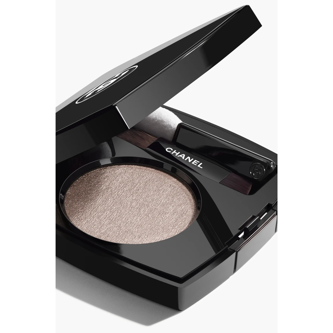 Chanel OMBRE ESSENTIELLE Multi-Use Longwearing Eyeshadow