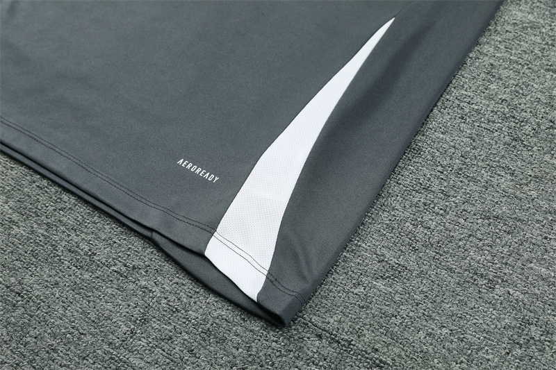 24/25 Manchester United dark grayHalf Zip Training Kit (Adult Kids Kit)