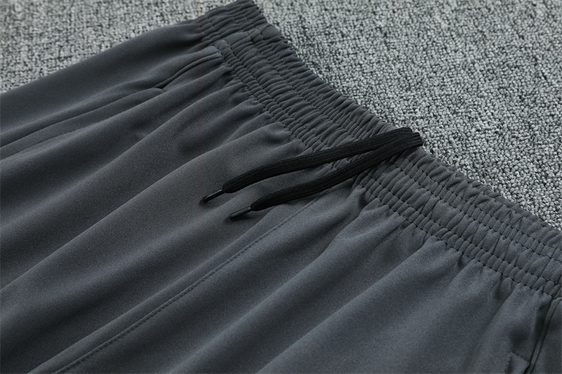 2025/2026 Bayern Munich Half Zip Suit (Adult kit)