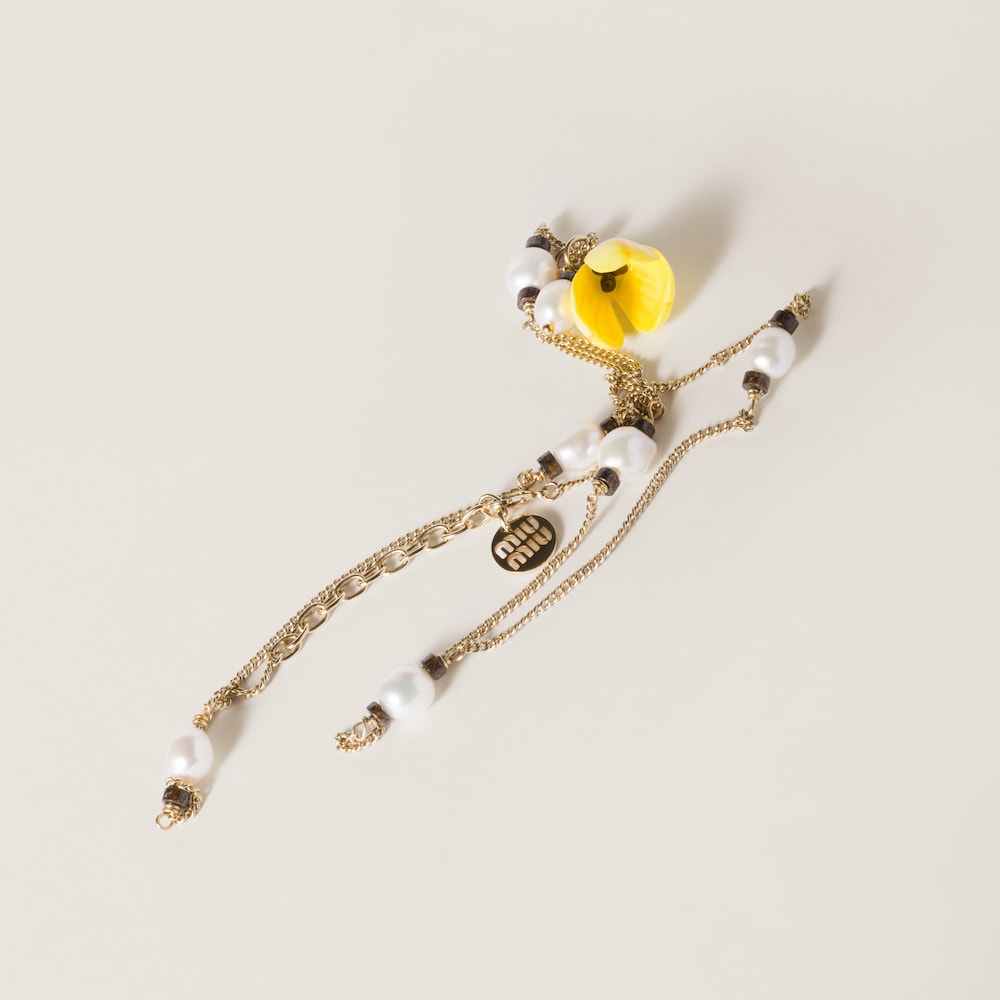 Metal and resin necklace