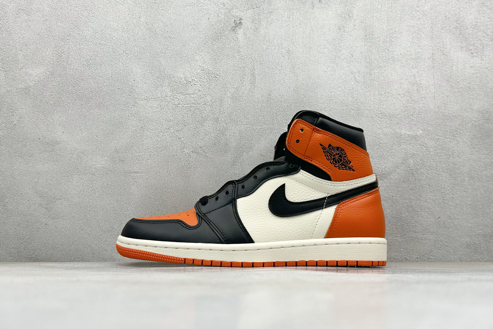 Nike Air Jordan 1