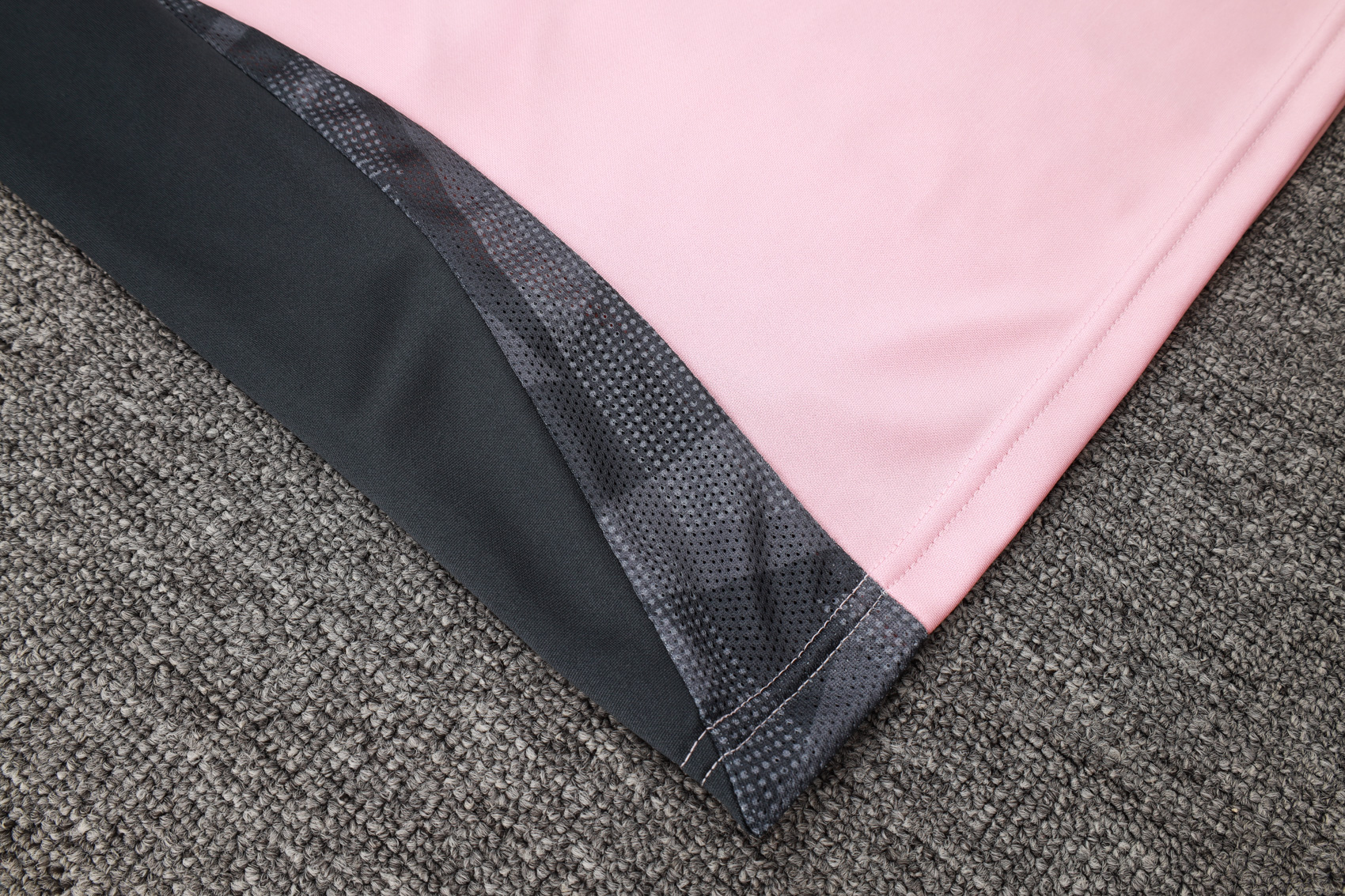 2024/2025 Real Madrid Pink Adult Half Zip Training Kit (Adult Kit)