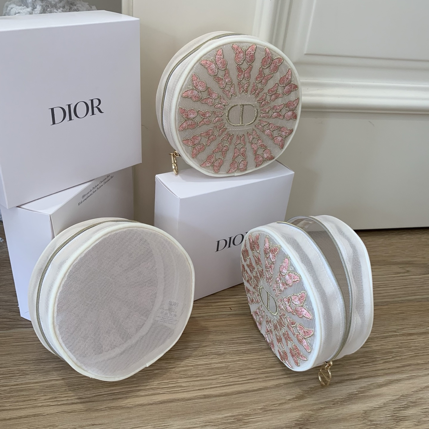 Dio design butterfly embroidered mesh round makeup bag