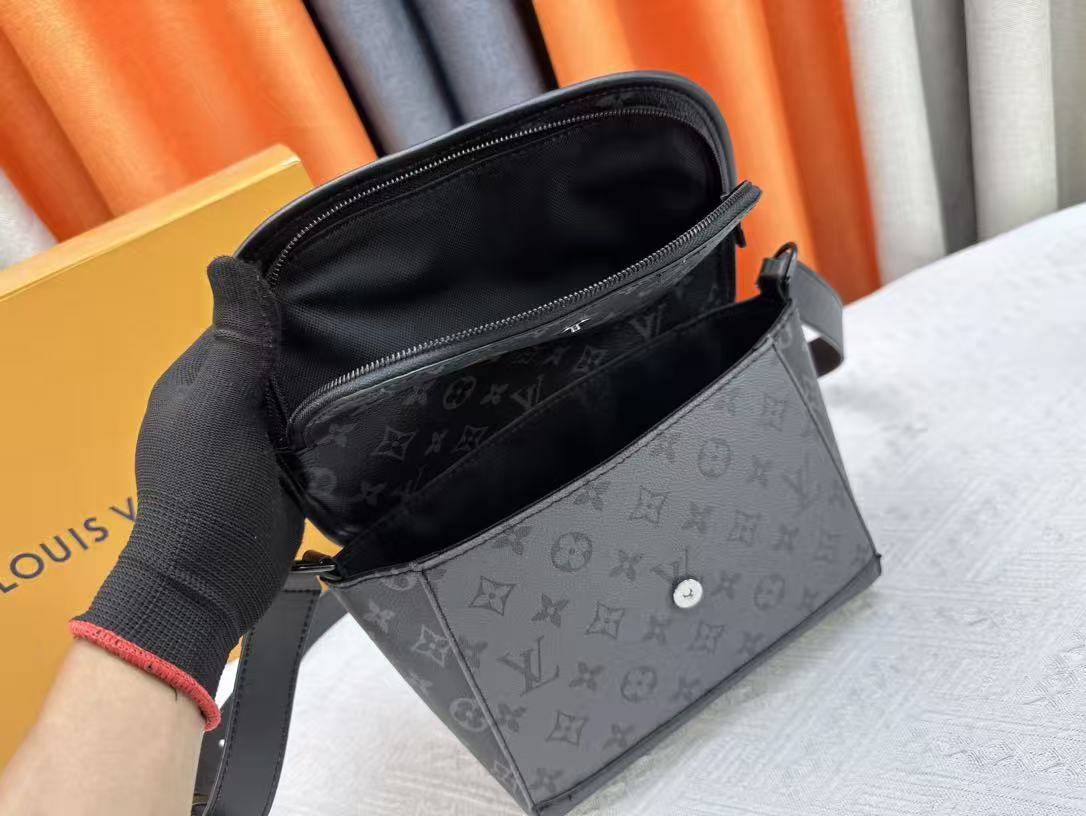 Louis Vuitton Pulse Bag