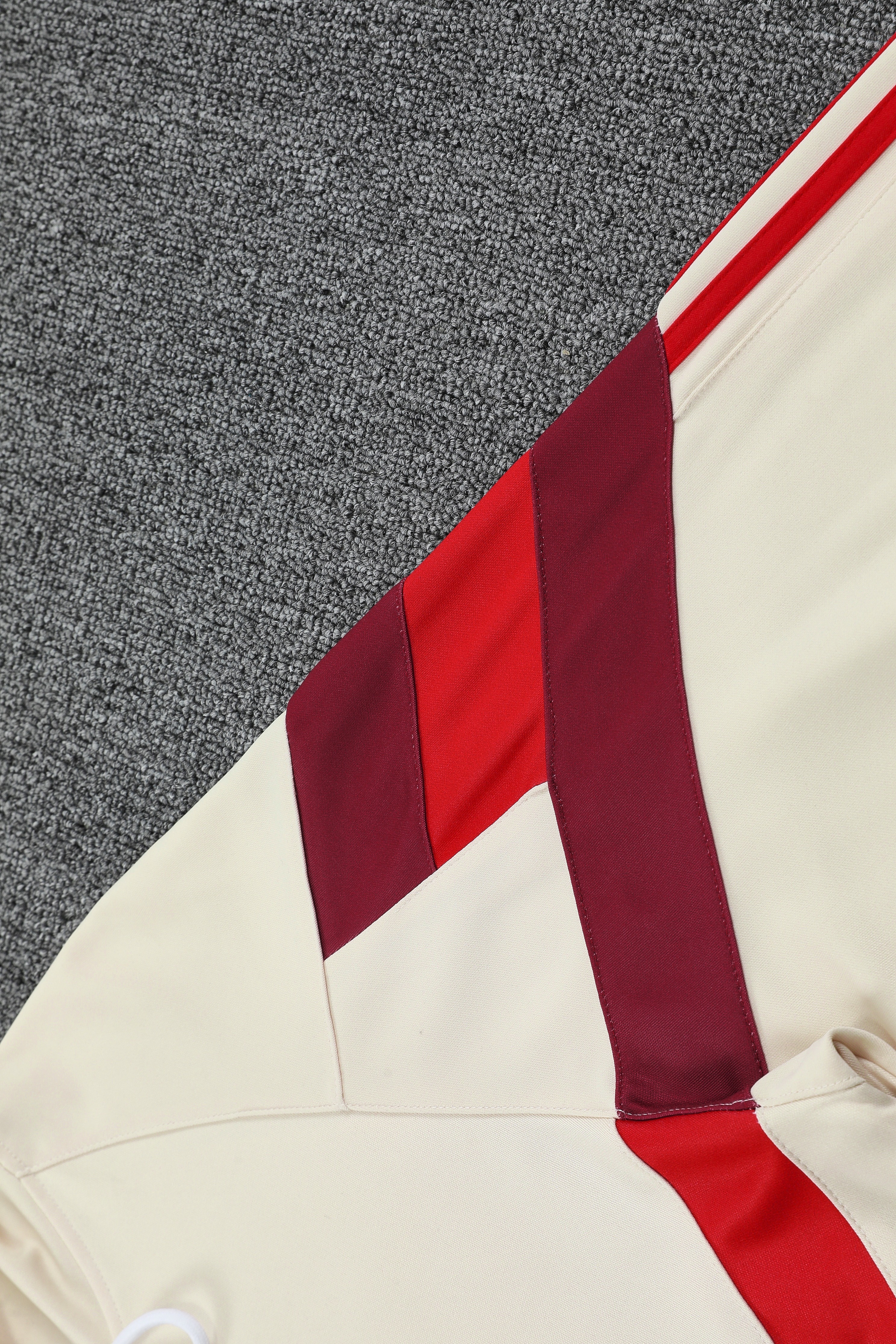 2025/2026 Bayern Munich Adult Long Sleeve Hood Kit