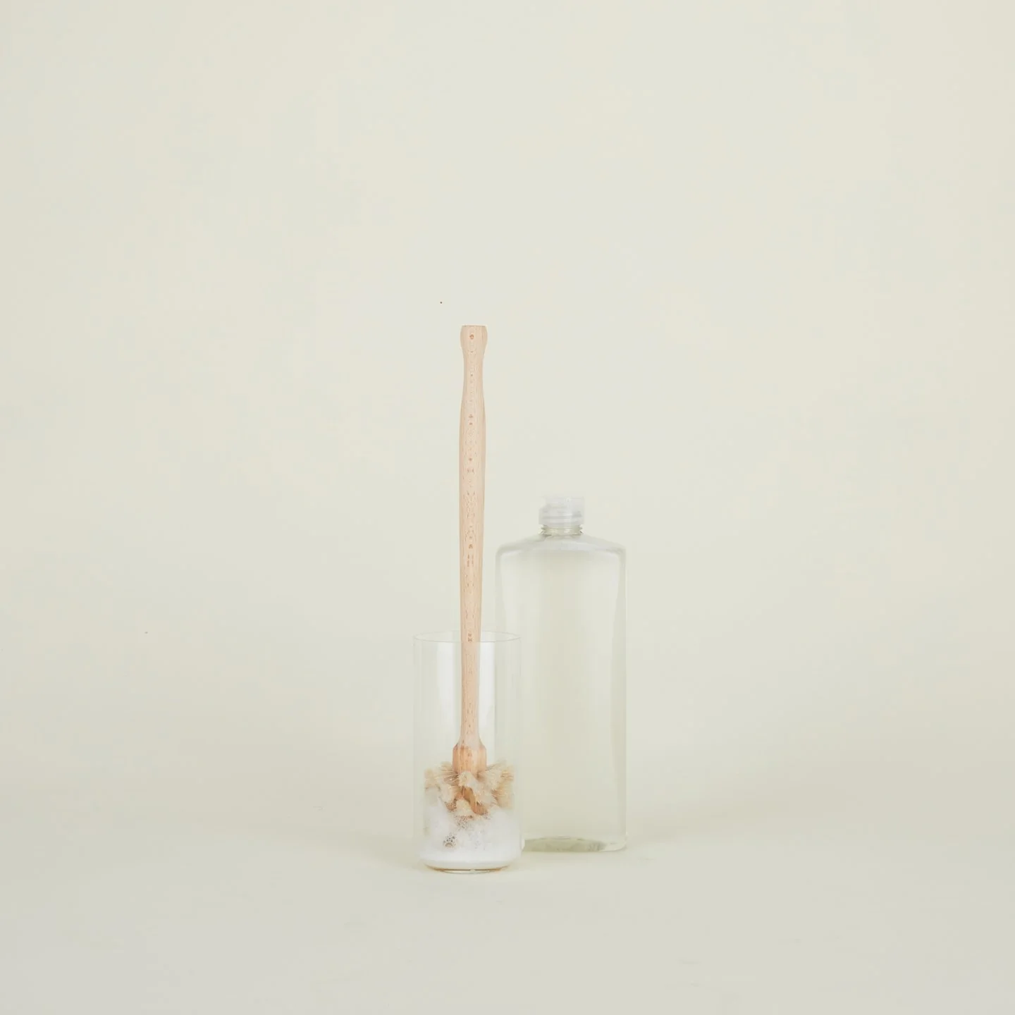 Essential Wood Glass Brush