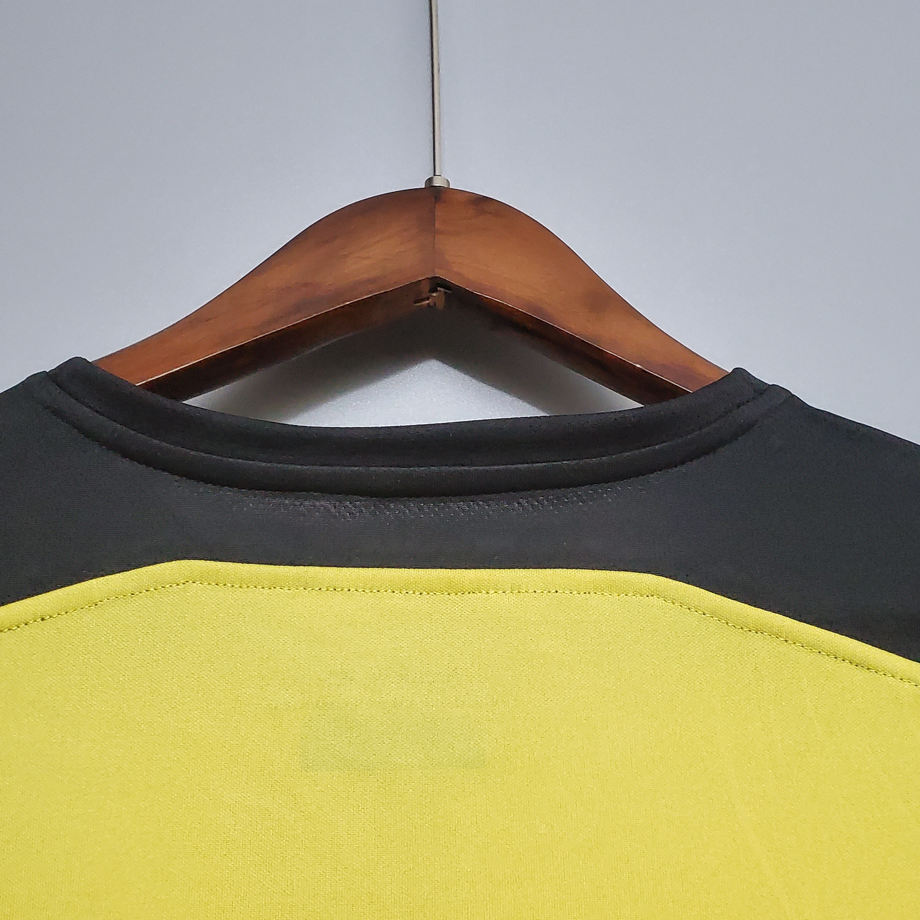 2004/2005 Liverpool Retro Away Football Shirt