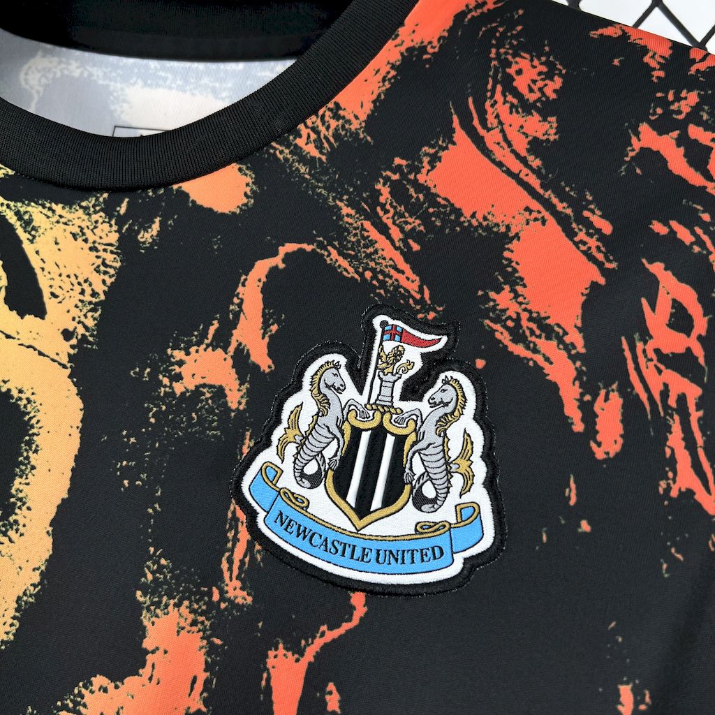 2025/2026 Newcastle United Pre-match Training Football Shirt （Fans）