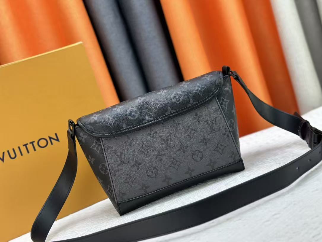 Louis Vuitton Pulse Bag