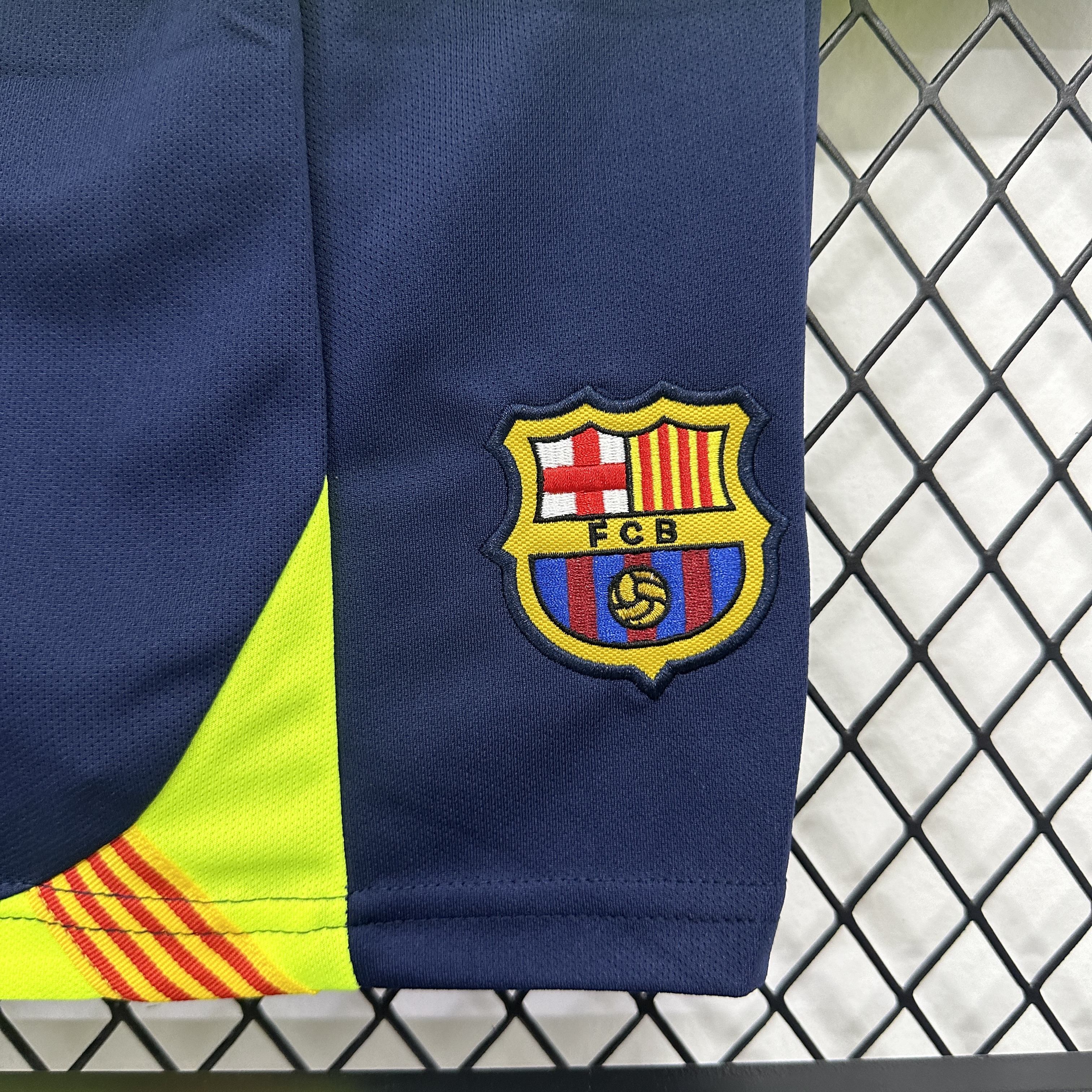 2005/2006 Barcelona Retro Away Kids Kit(Kids Kit)