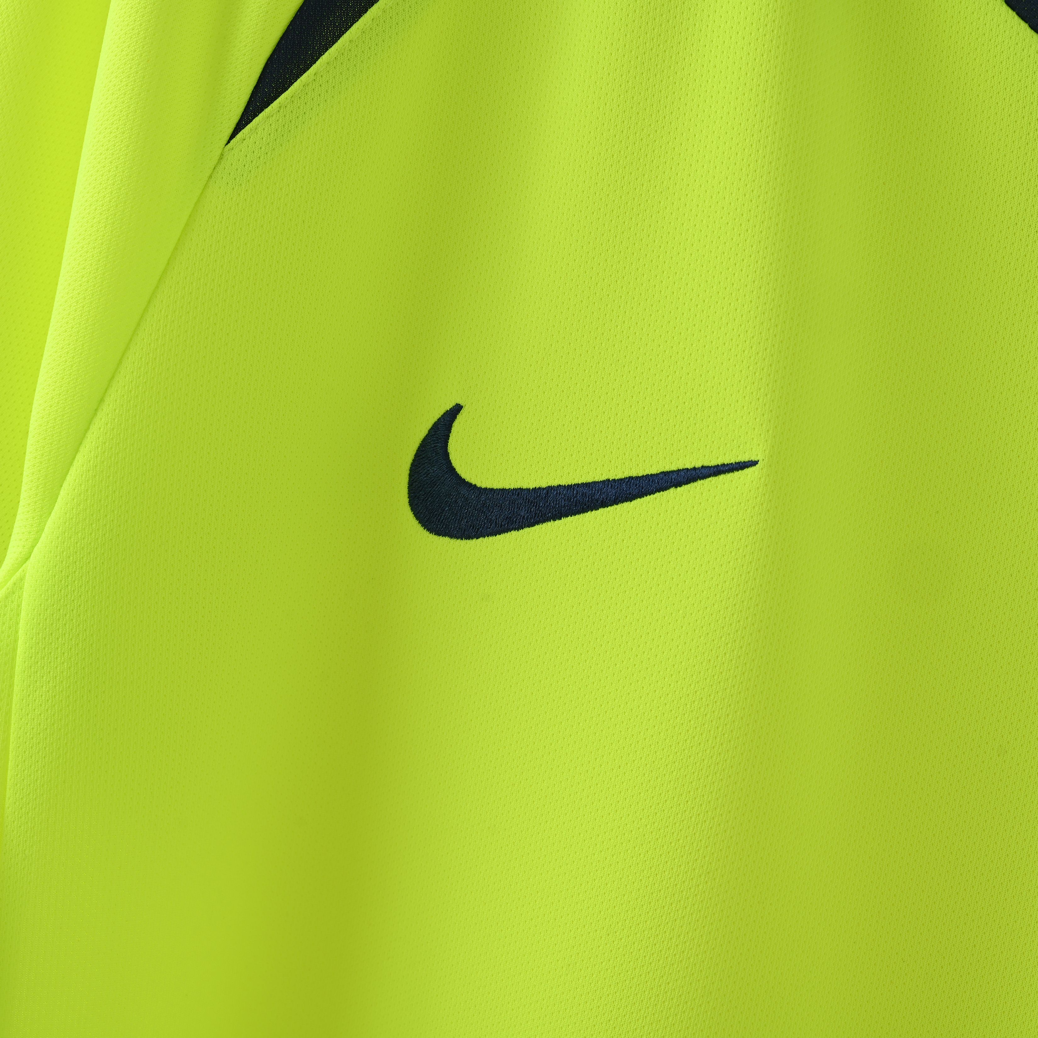 2005/2006 Barcelona Away Retro Football Shirt