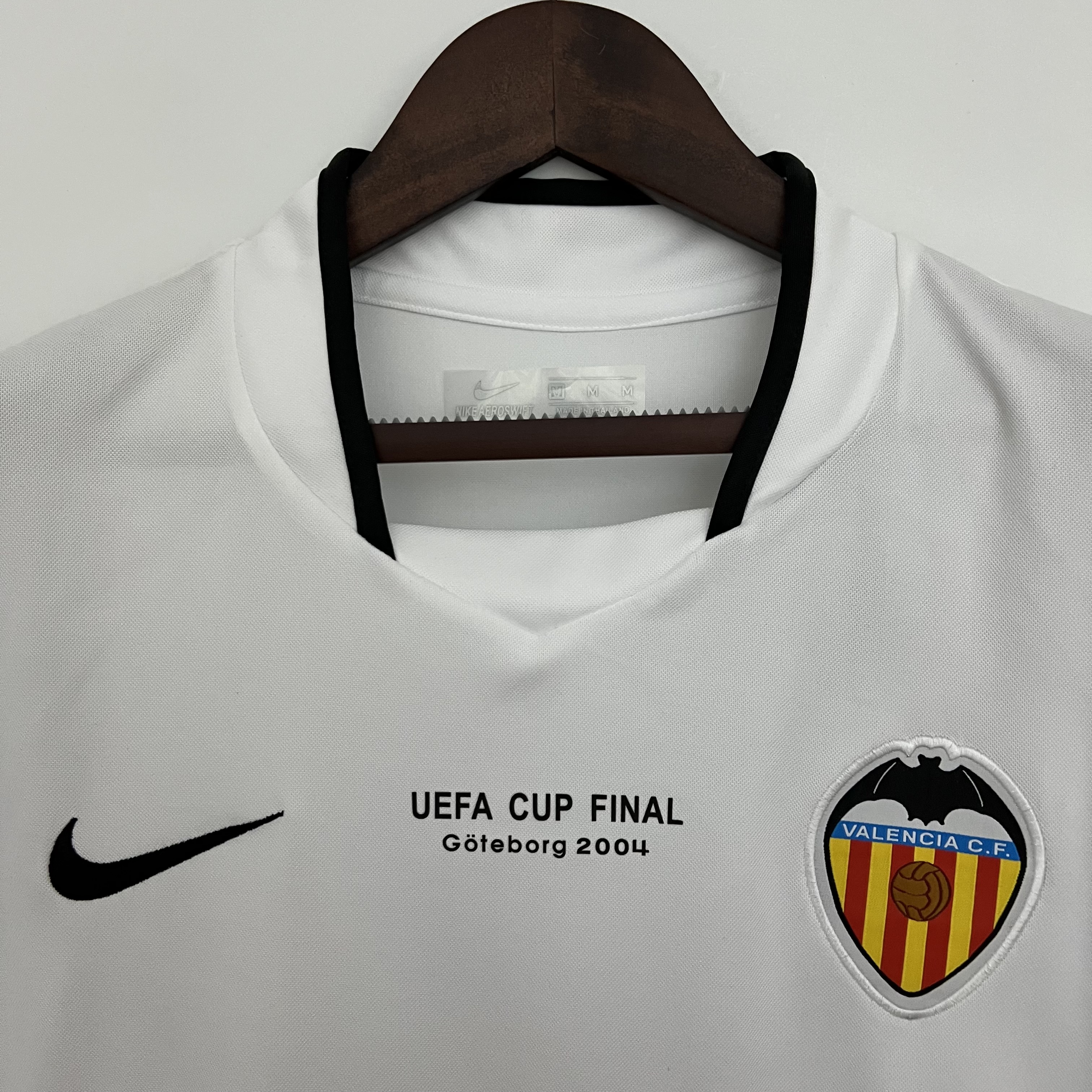 2003/2004 Valencia Home Retro Football Shirt