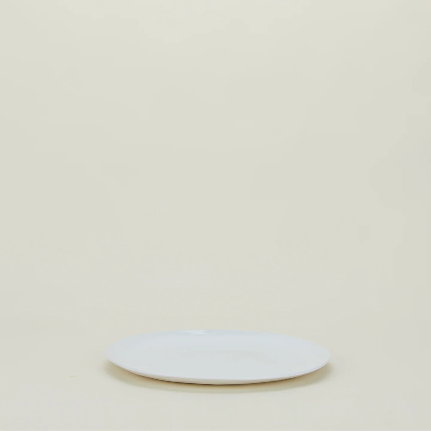 Strata Round Serving Platter - White