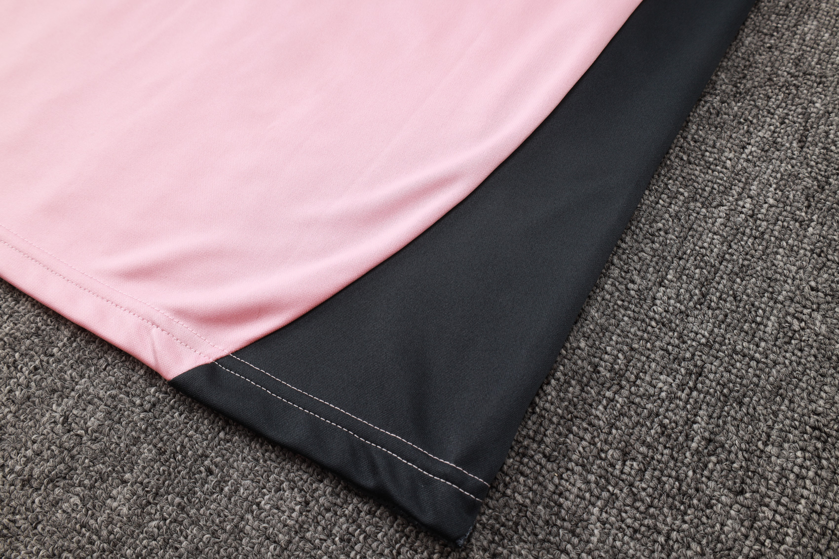 2024/2025 Real Madrid Pink Adult Half Zip Training Kit (Adult Kit)