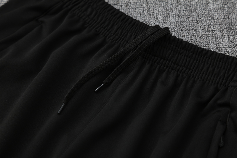 2025/2026 Liverpool Black Adult Half Zip Training Suit (Adult Kit)