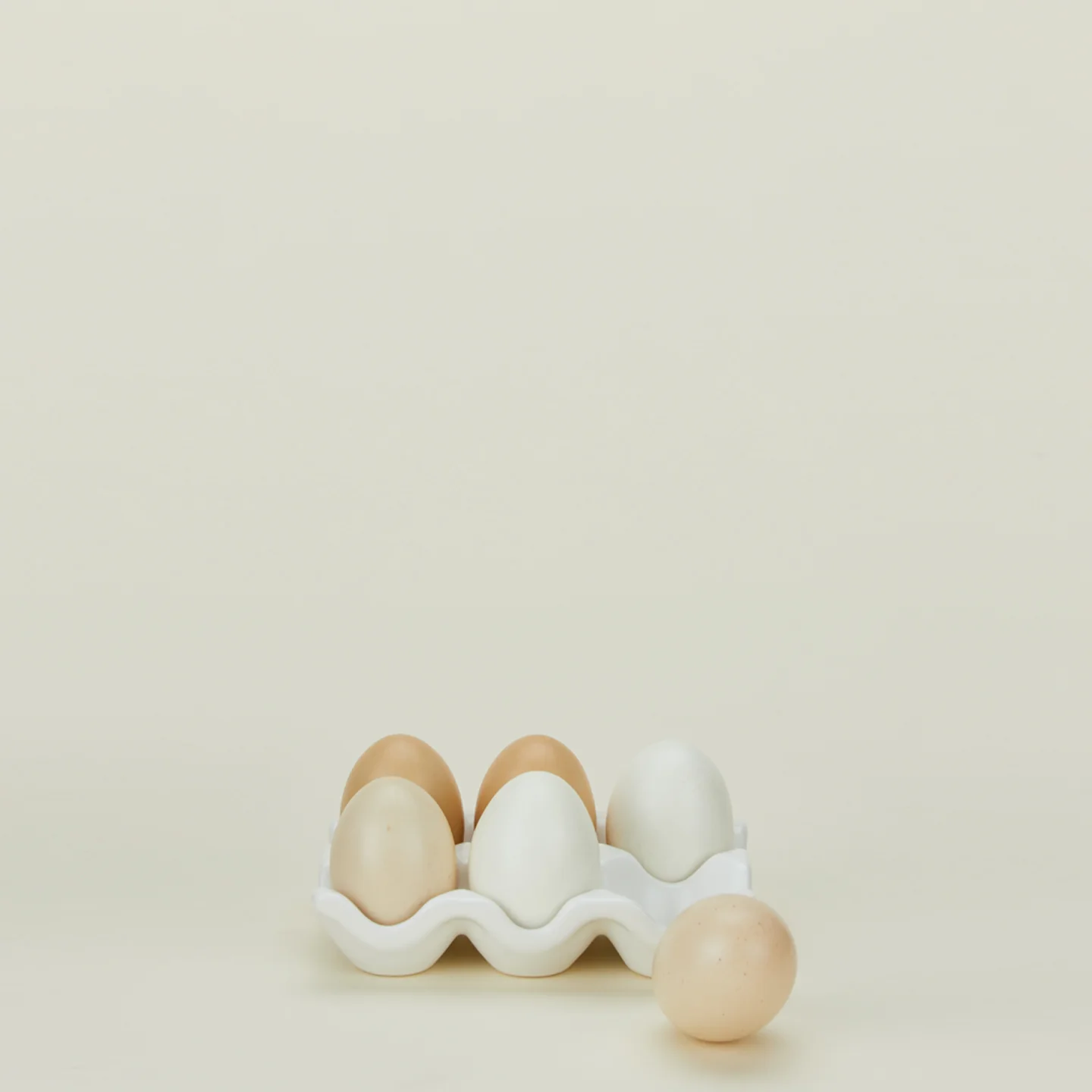 Ceramic Half Dozen Egg Holder - White