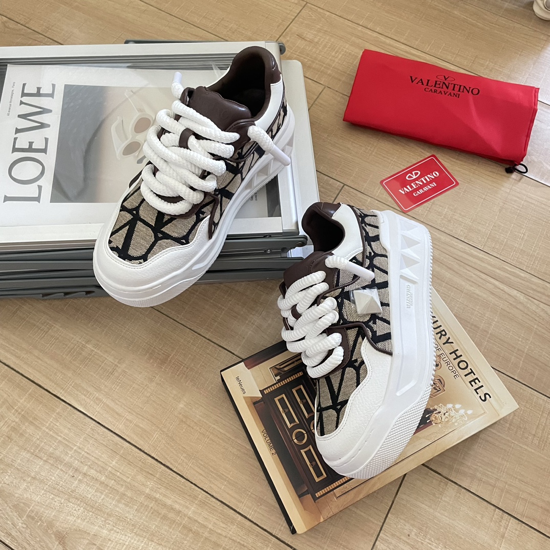 Valentino Garavani One Stud XL