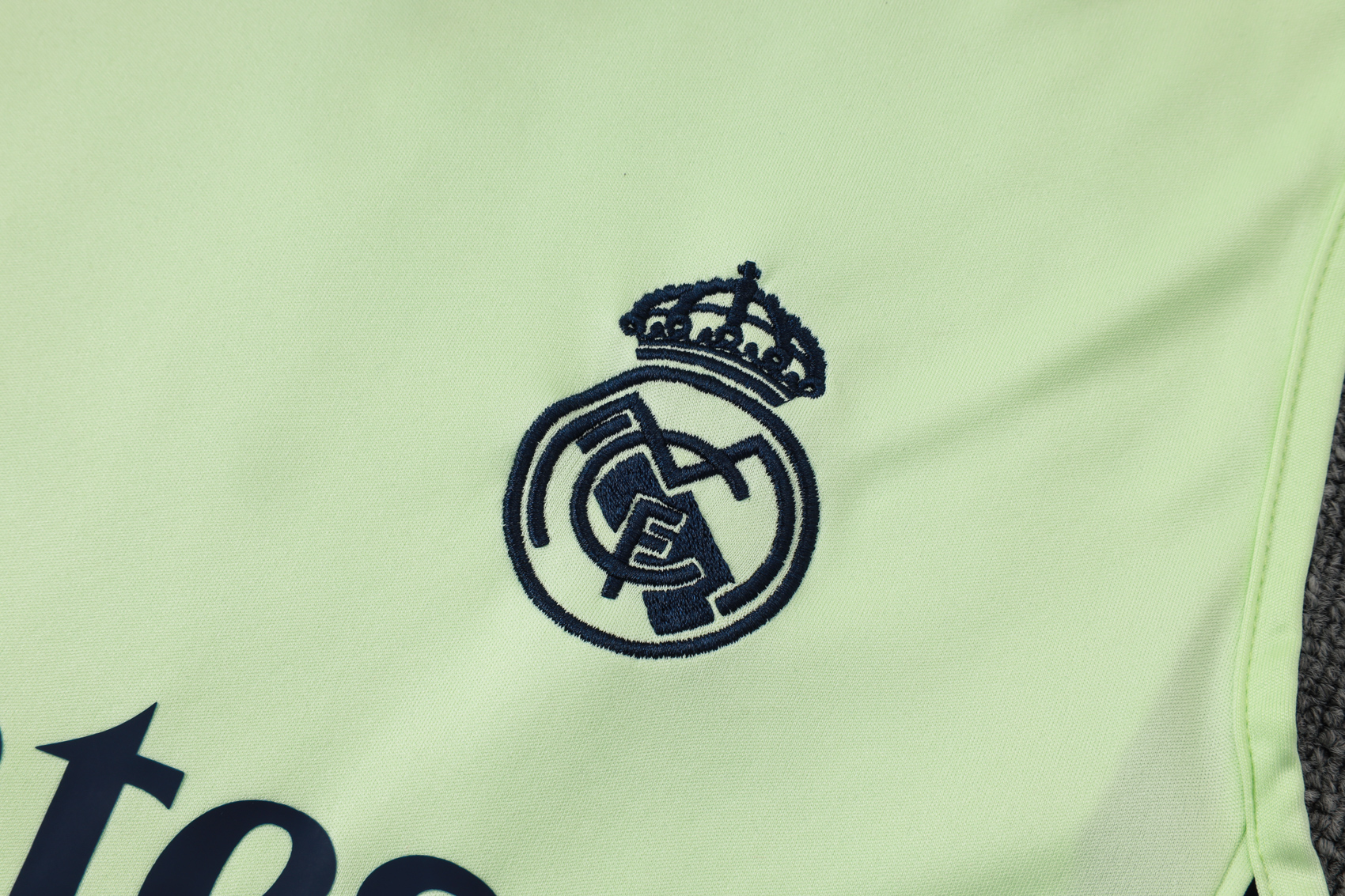 2025/2026 Real Madrid light green adult vest training suit (Adult Kit)