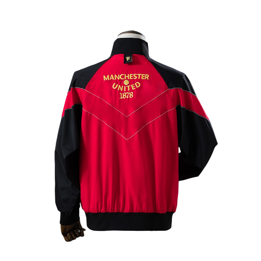 06/07 Manchester United Retro Windbreaker - Black & Red