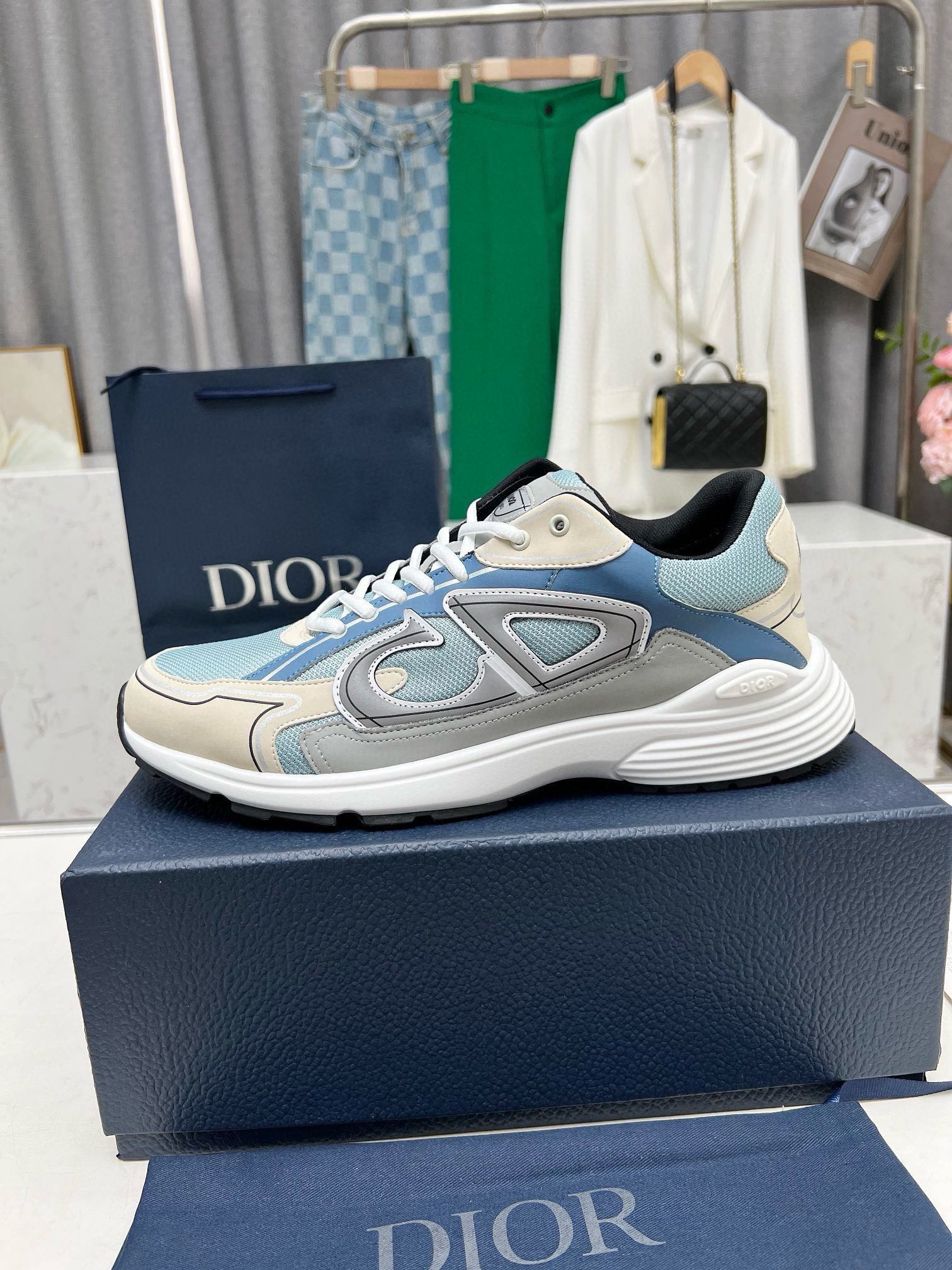 Christian Dior B30