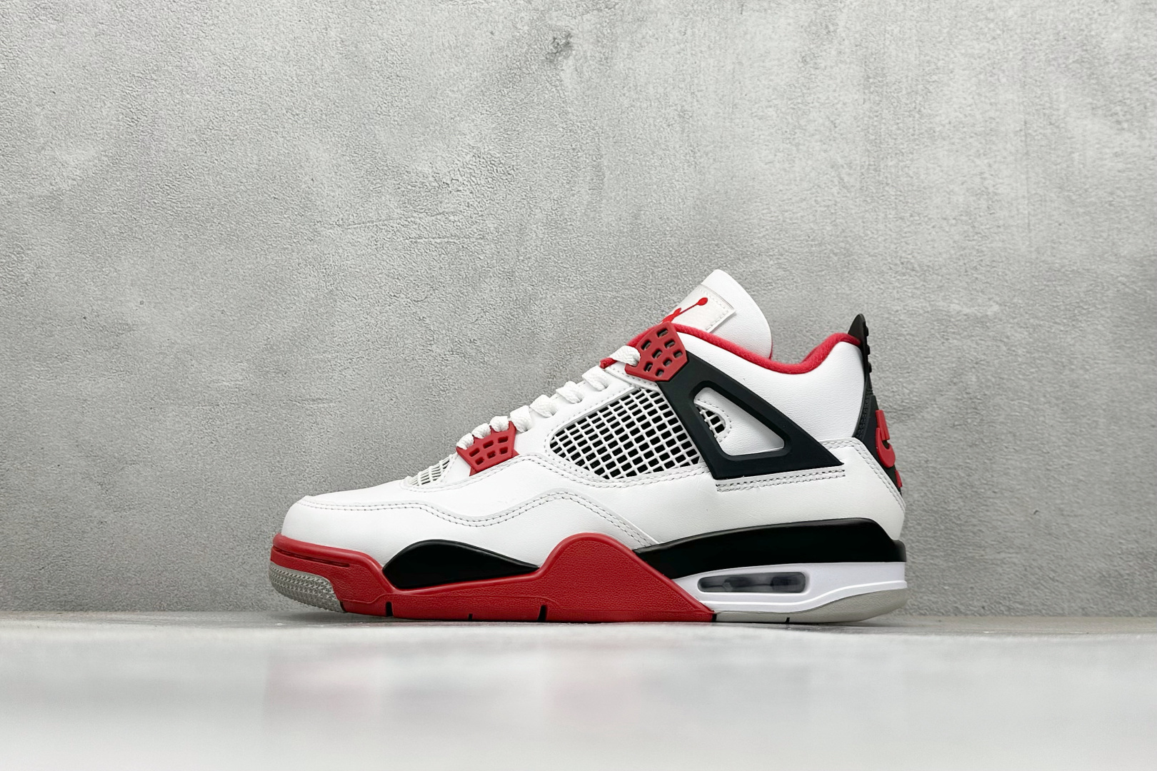 Nike Air Jordan AJ4