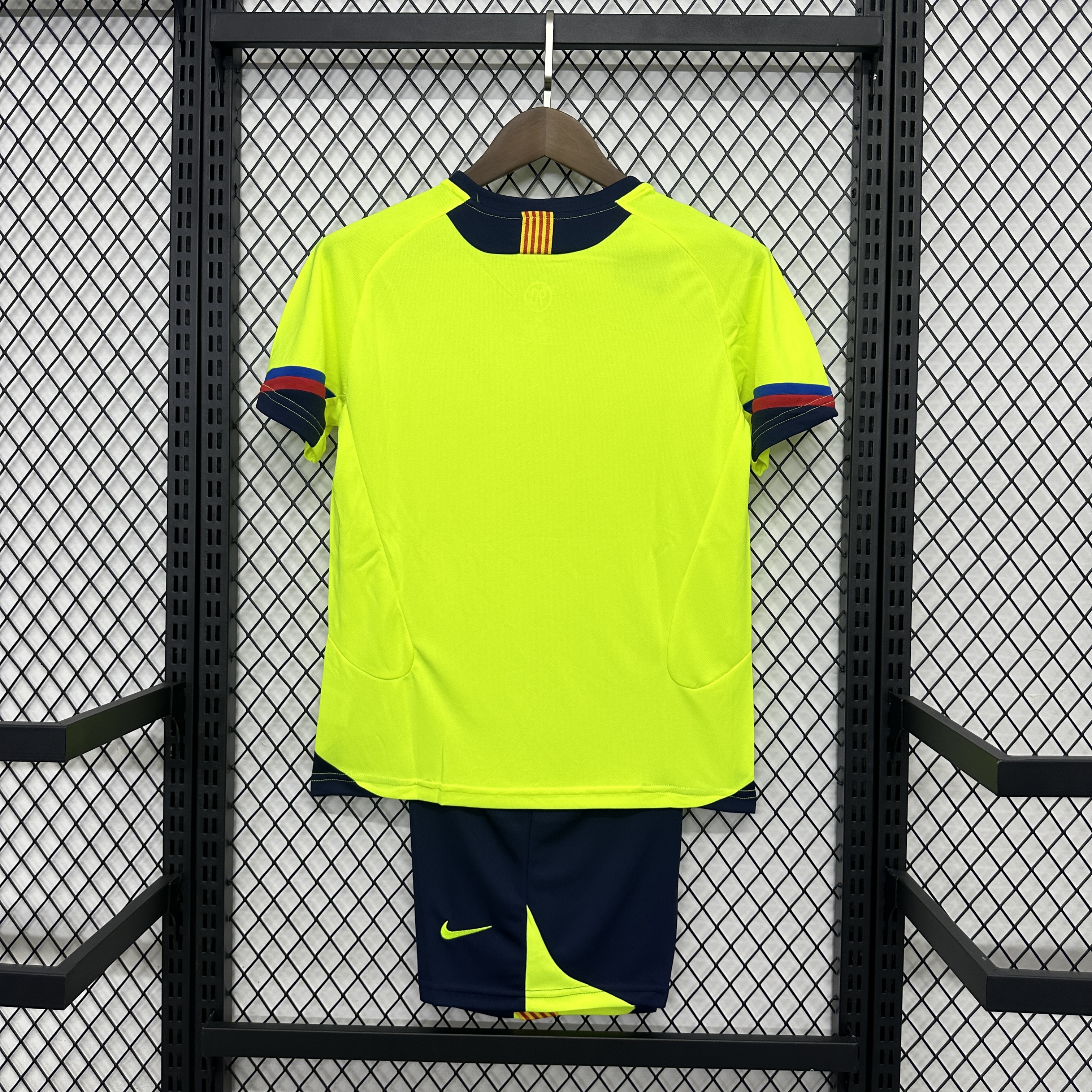 2005/2006 Barcelona Retro Away Kids Kit(Kids Kit)