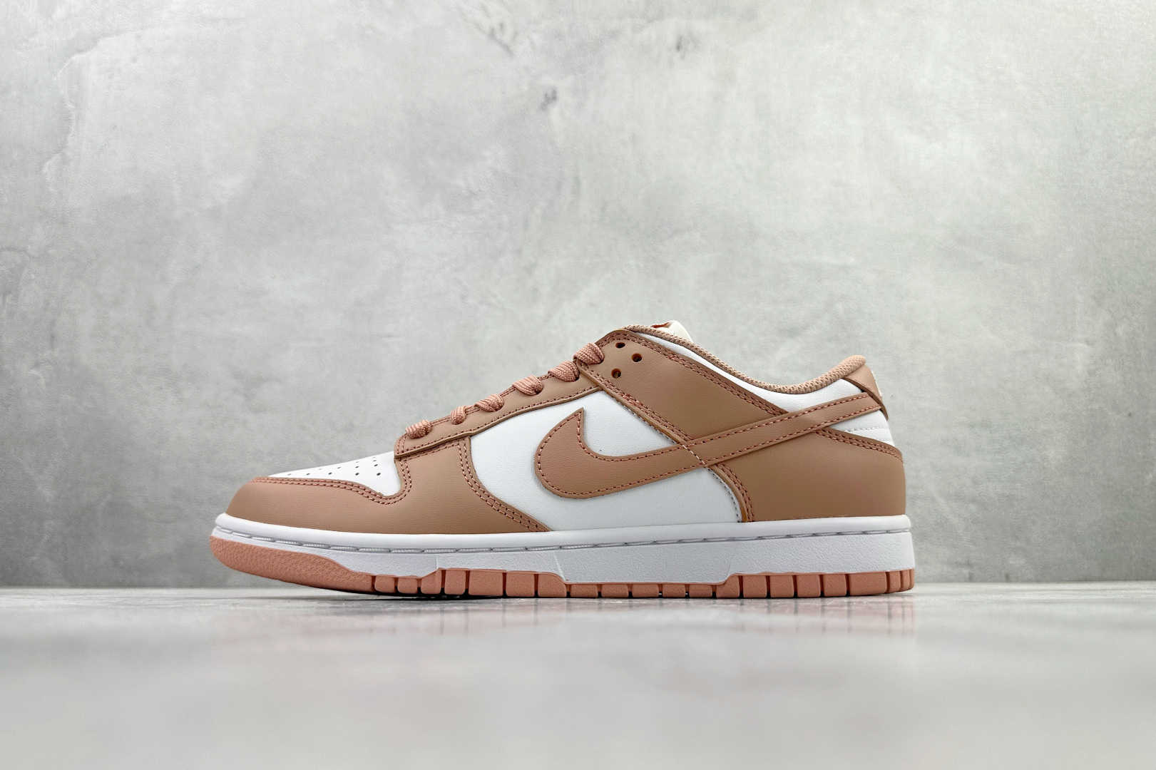 Nike Dunk  SB Shoes