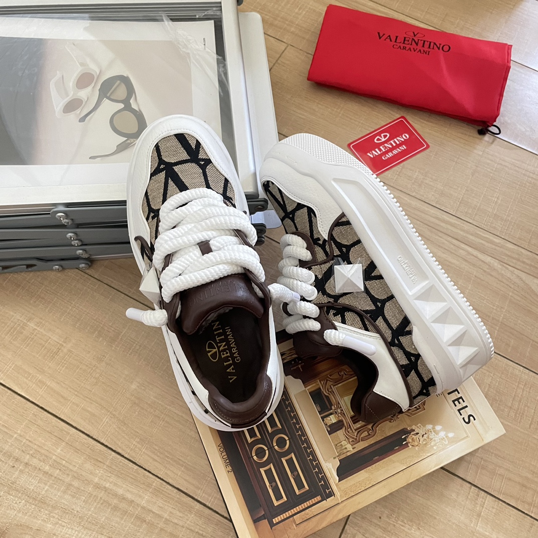 Valentino Garavani One Stud XL