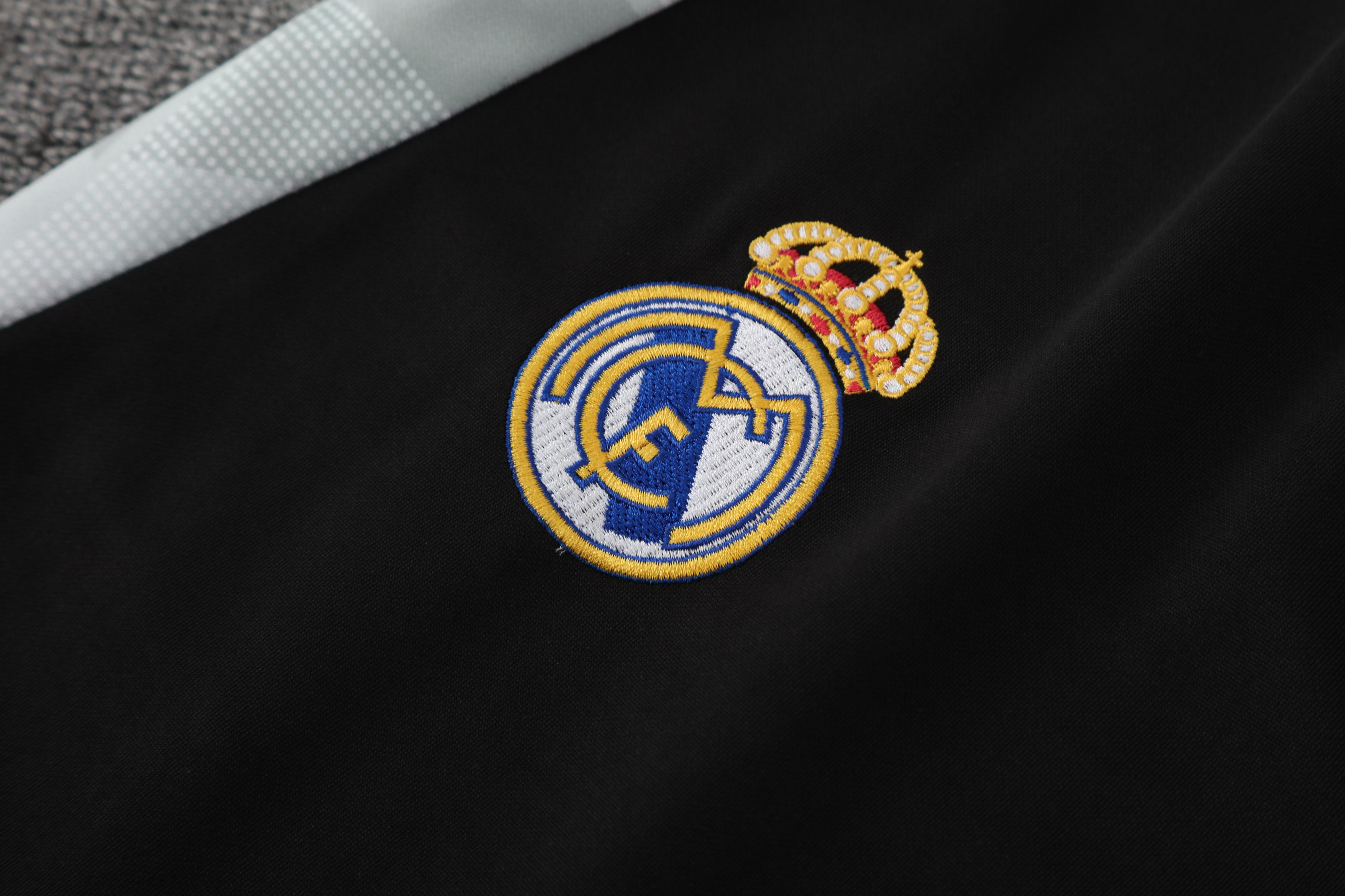 2025/2026 Real Madrid Adult Long Sleeve Hood Kit