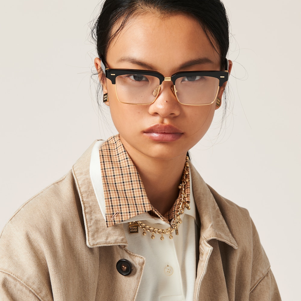 Metal and synthetic pearl necklace