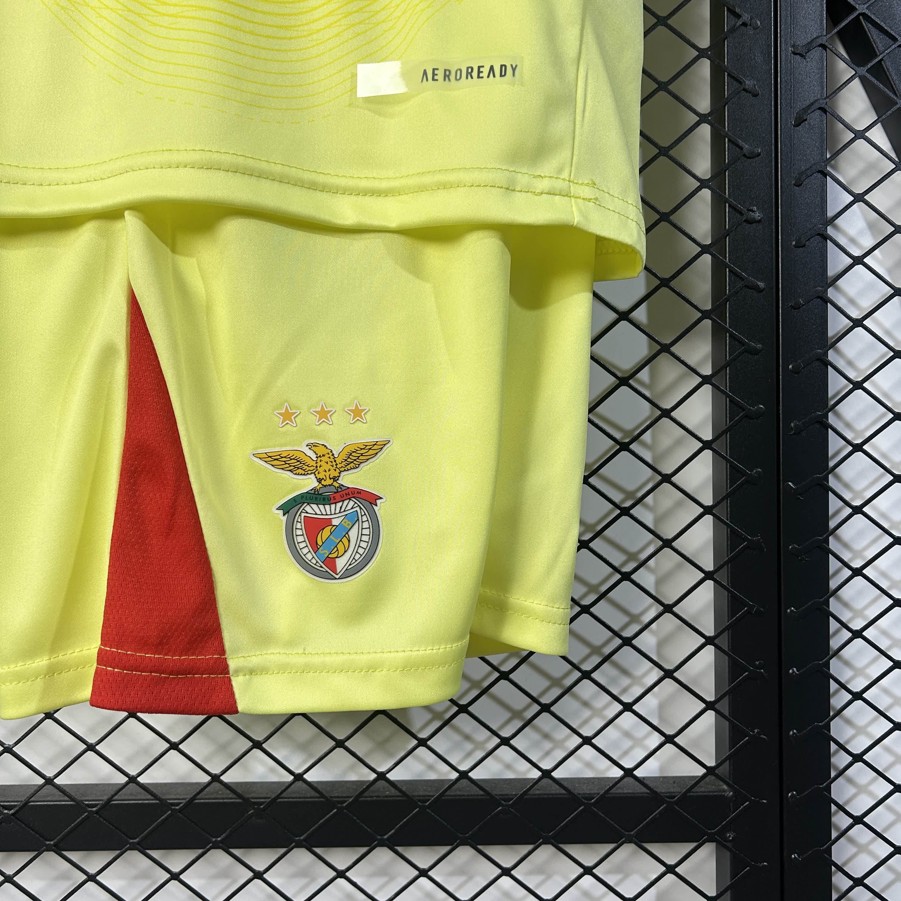 2025/2026 Benfica goalkeeper Football Shirt（Kids Kit socks）