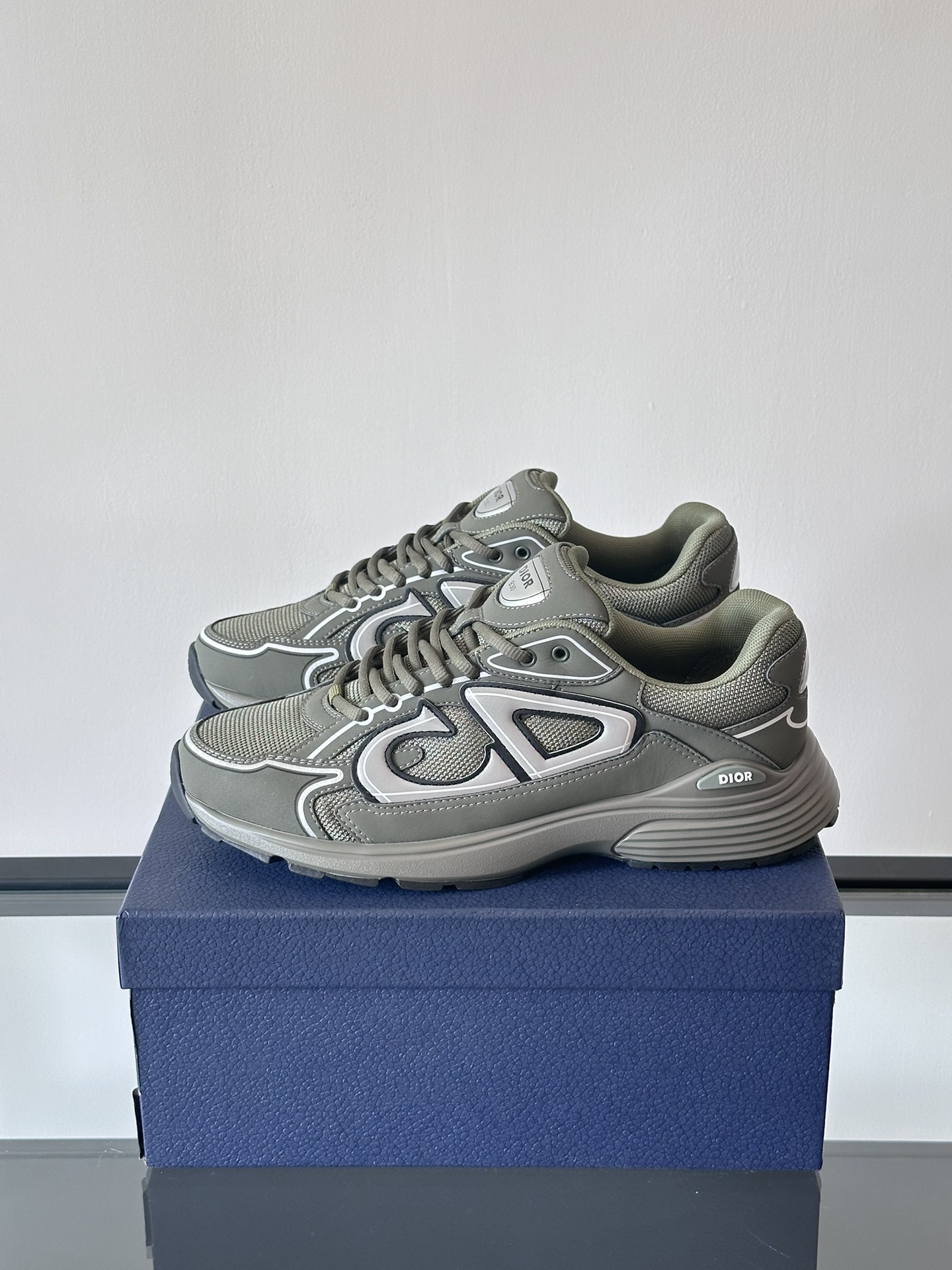 Christian Dior B30