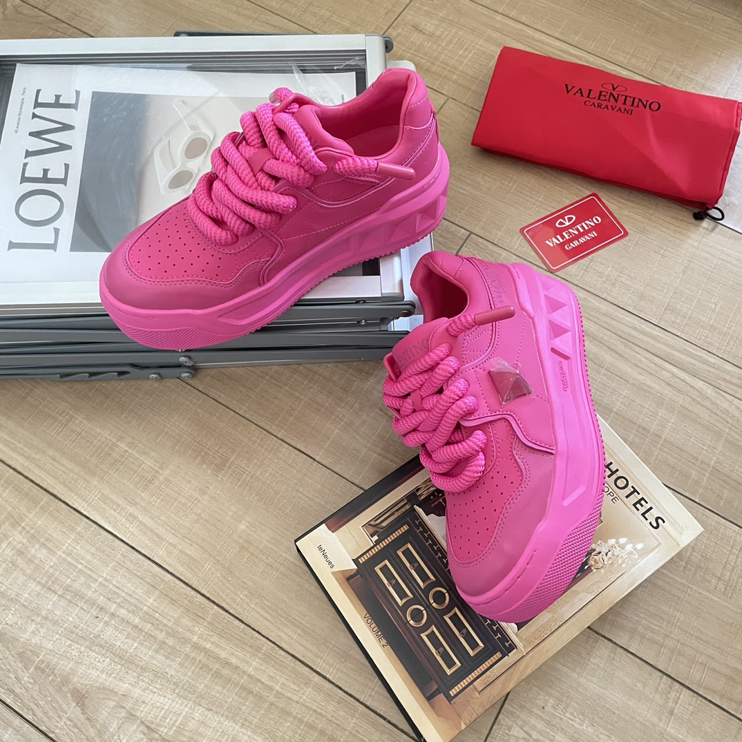 Valentino Garavani One Stud XL