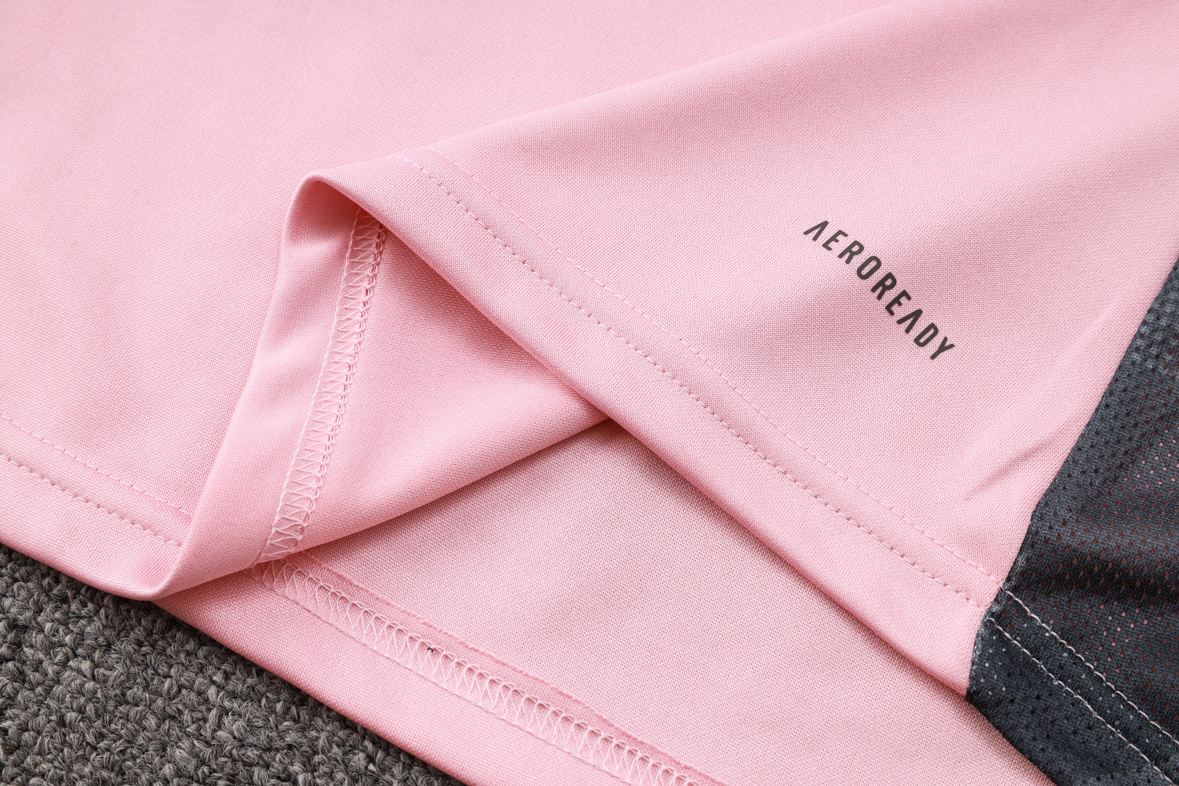 2024/2025 Real Madrid Pink Adult Half Zip Training Kit (Adult Kit)