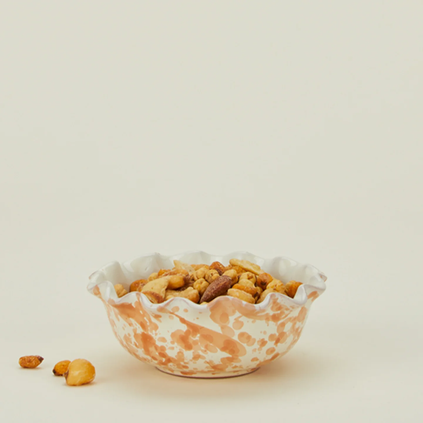 Splatter Scallop Bowl - Tan/Ivory