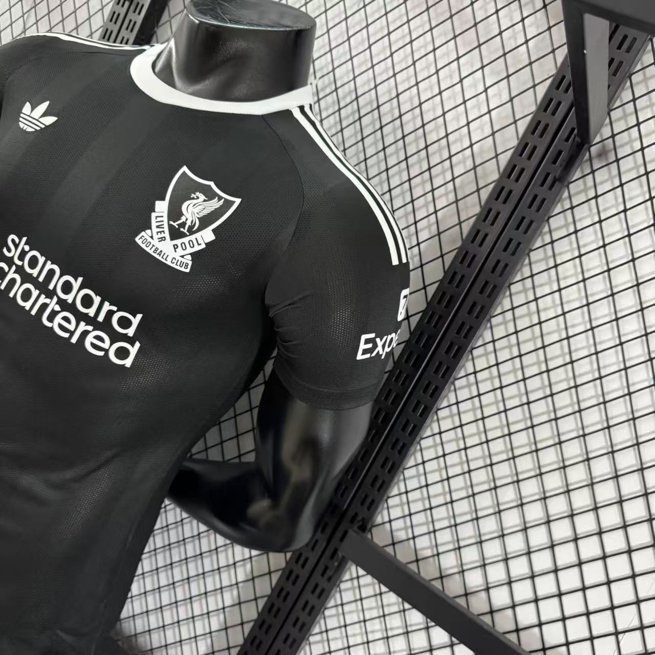 2025/2026 Liverpool Goalkeeper Football Shirt (Player)