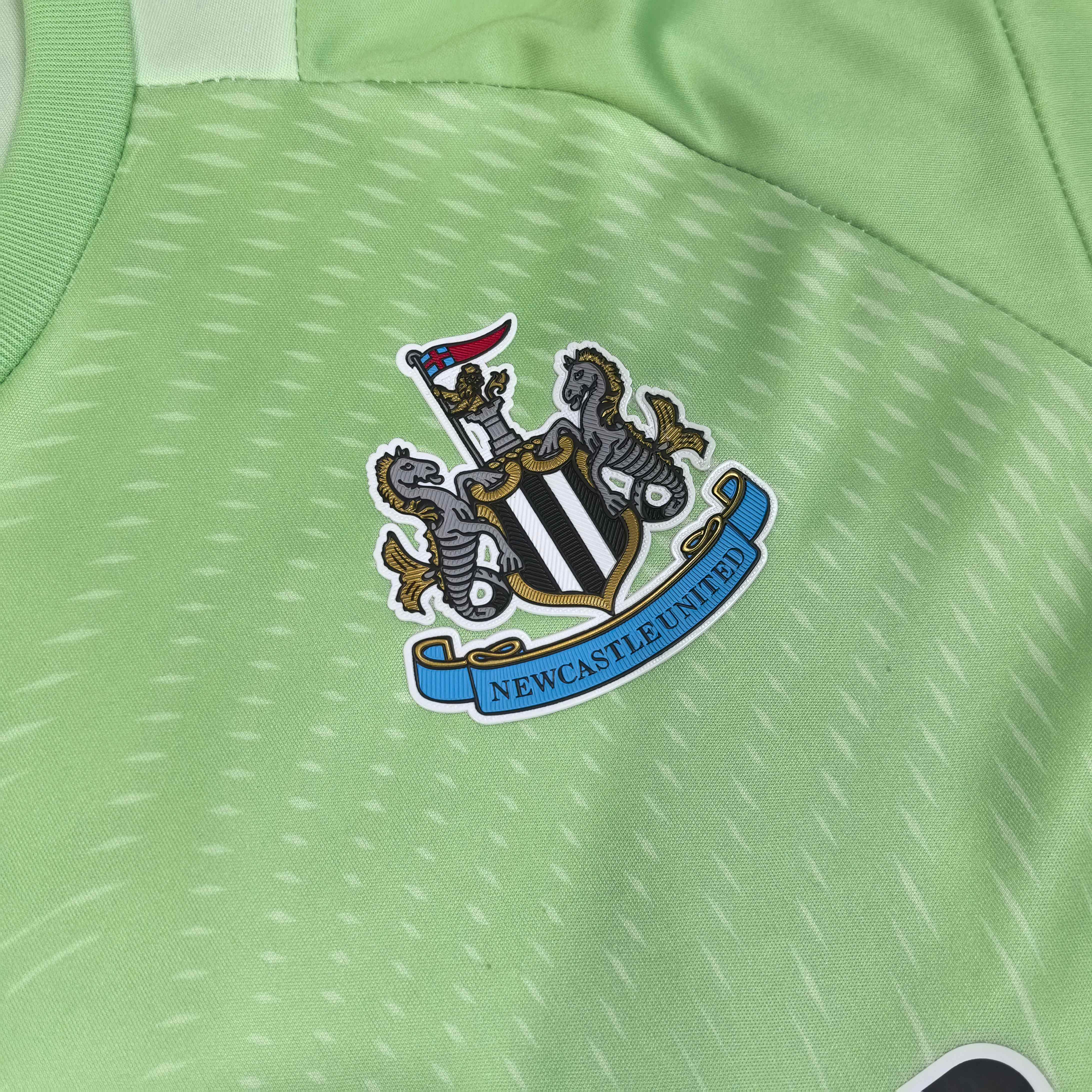 2025/2026 Newcastle United Goalkeeper Football Shirt （Fans）
