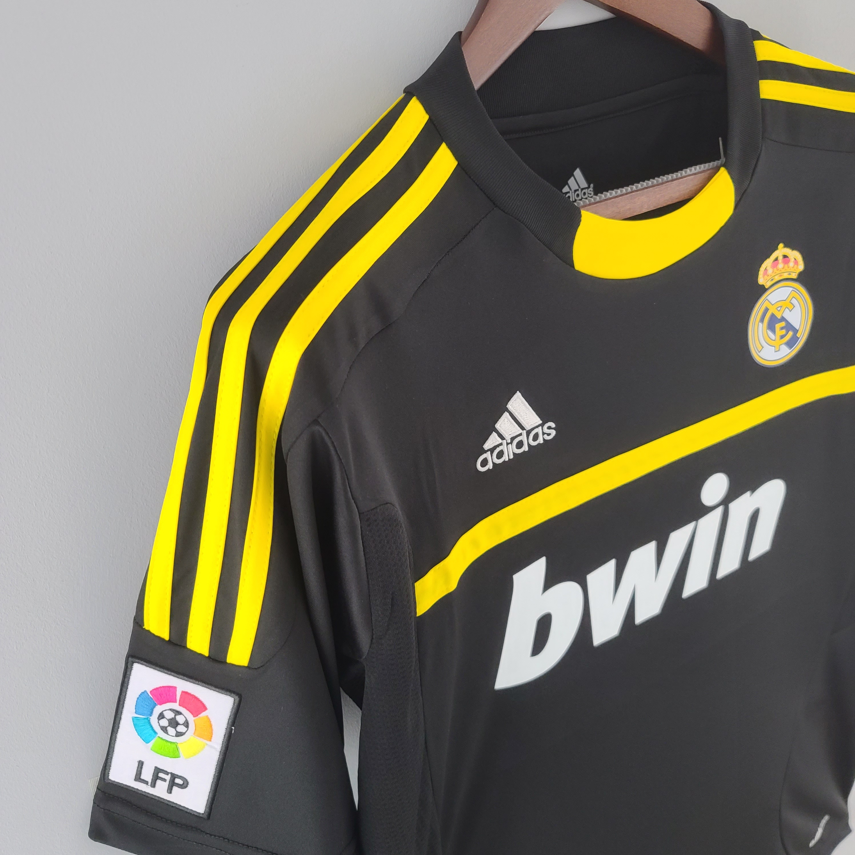 2011/2012 Real Madrid Goalkeeper Retro Football Shirt