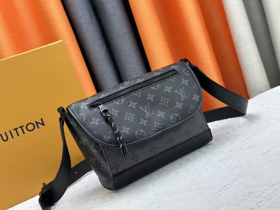 Louis Vuitton Pulse Bag