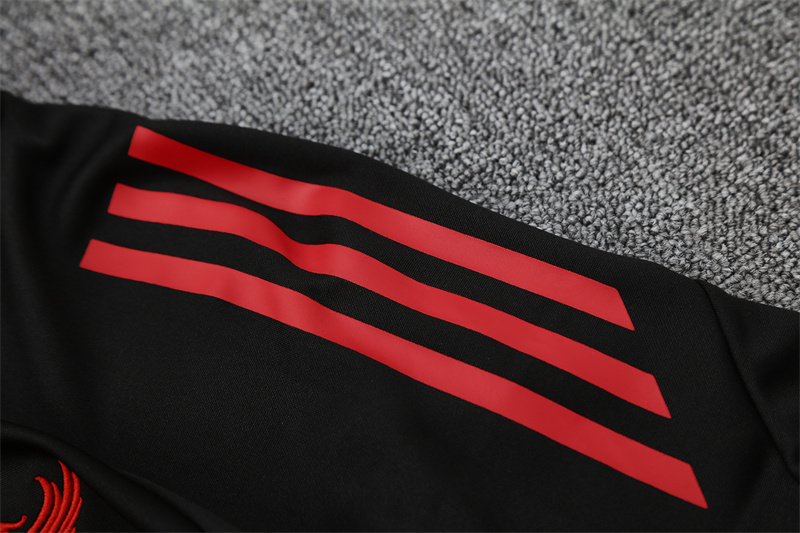 2025/2026 Liverpool Black Adult Half Zip Training Suit (Adult Kit)