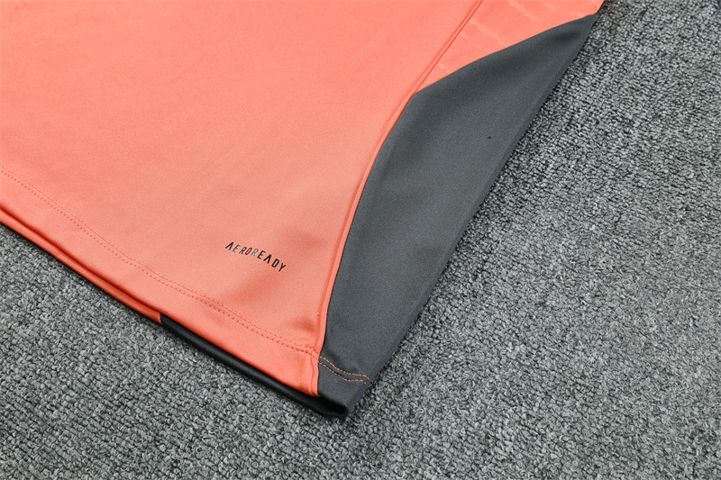 2025/2026 Bayern Munich Half Zip Suit (Adult kit)