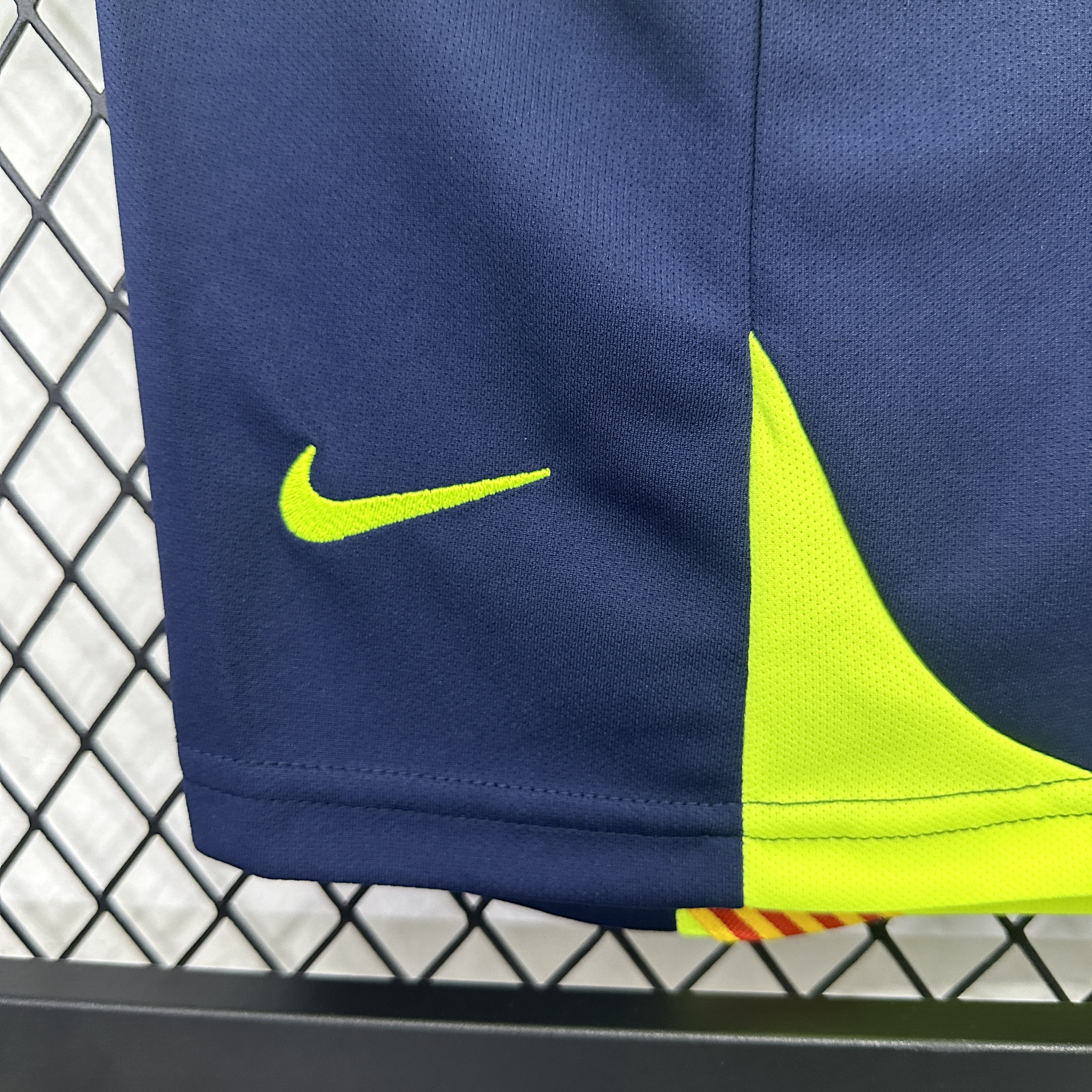 2005/2006 Barcelona Retro Away Kids Kit(Kids Kit)